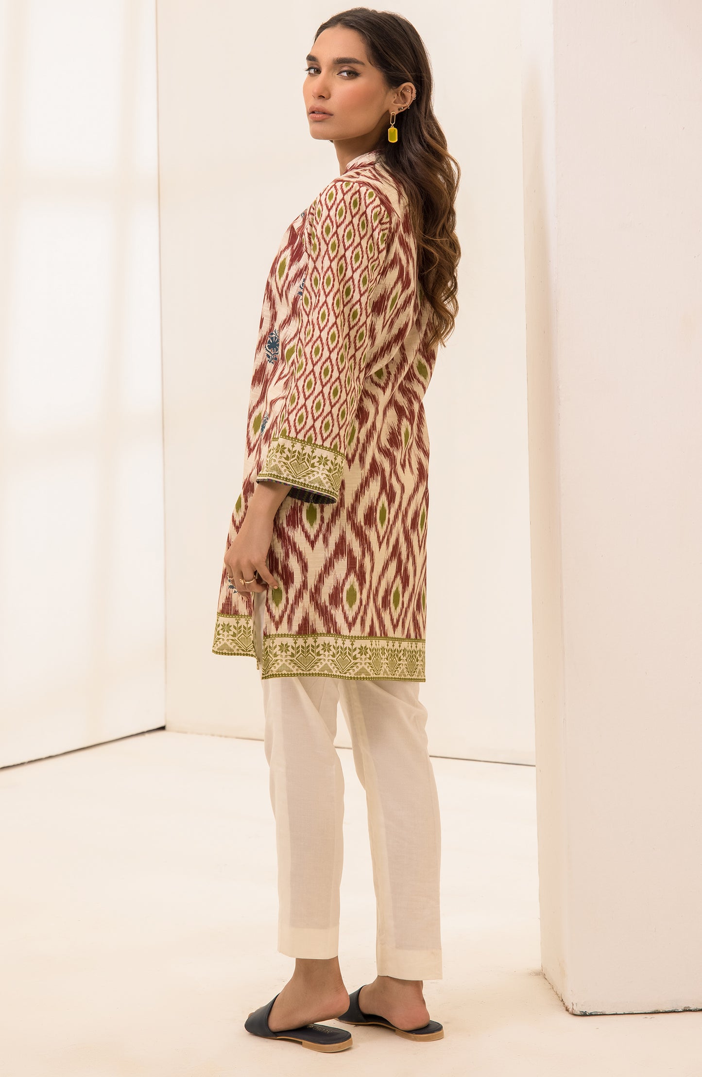 OTL-22-004/U RED LAWN  UNSTITCHED SHIRT DUPATTA PANTS