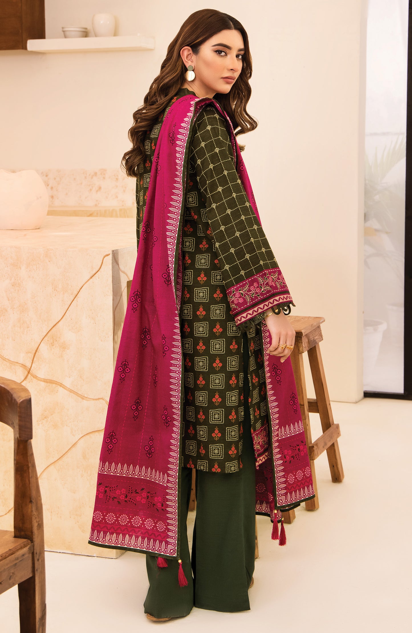 otl-21-280-u-green unstitched 3 Piece Printed khaddar Shirt, Pant and Khaddar Shawl Dupatta