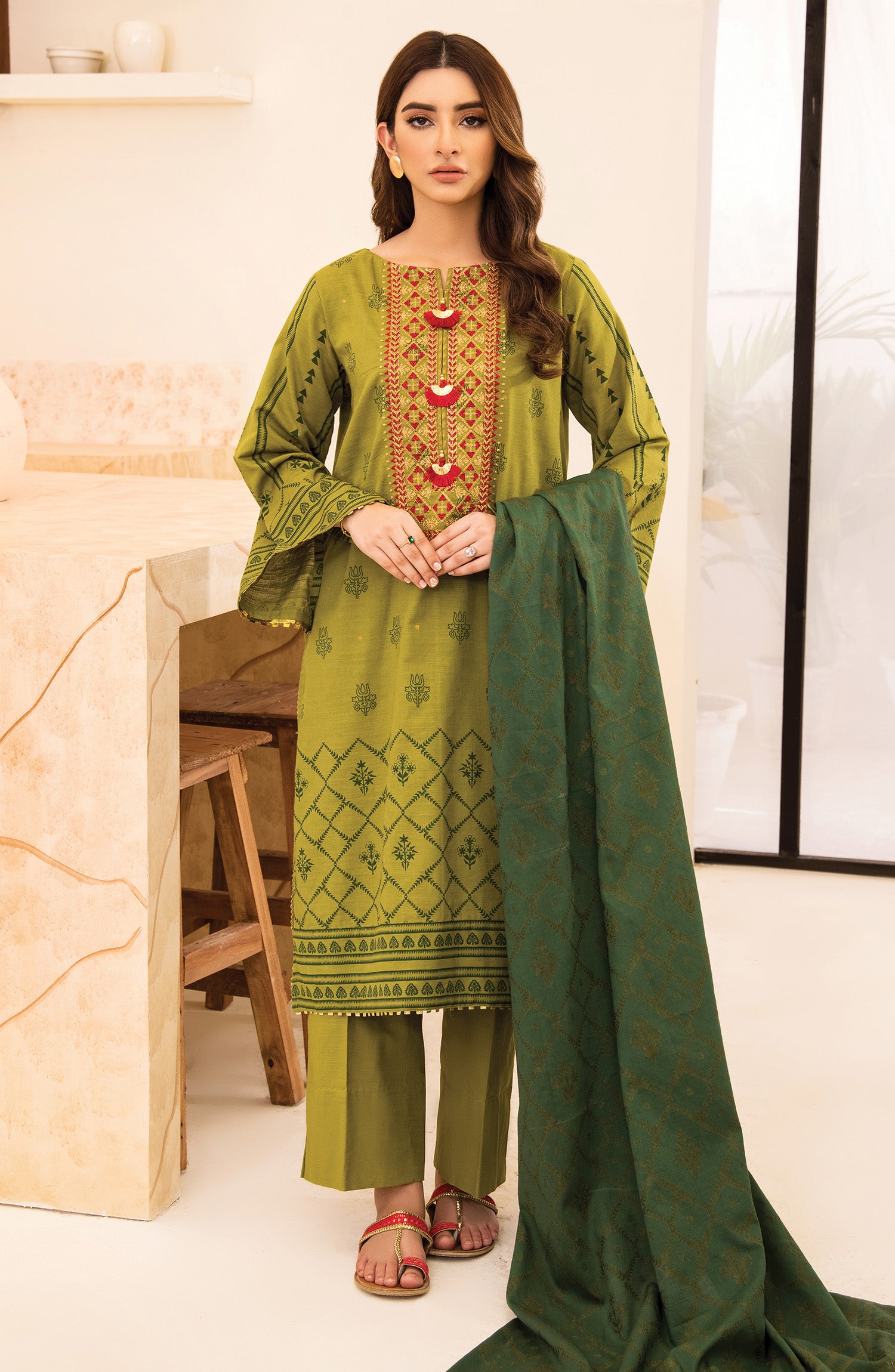otl-21-276-u-green Unstitched 3 Piece Embroidered Khaddar Shirt , Pant and Khaddar Dupatta 