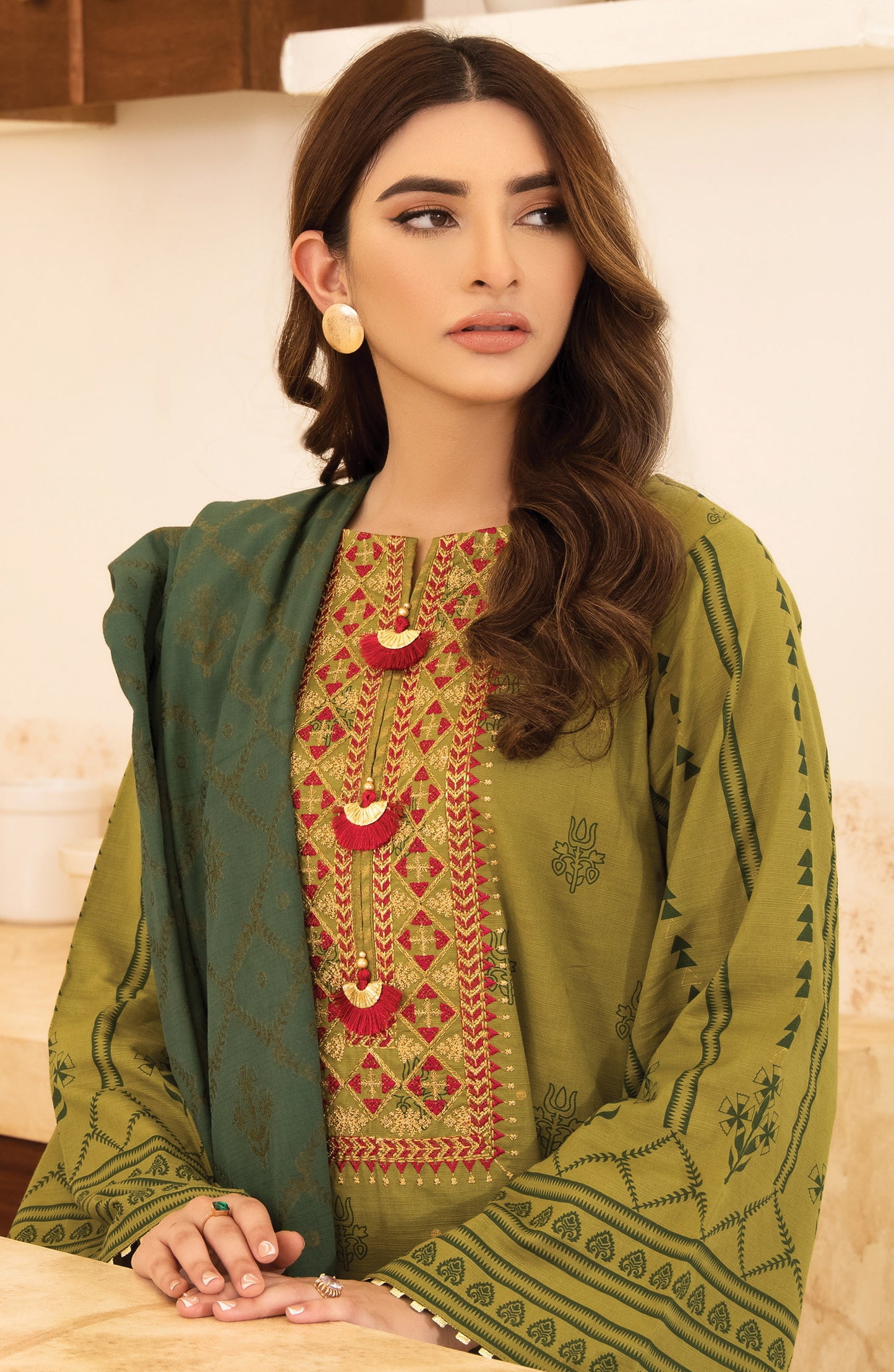 otl-21-276-u-green Unstitched 3 Piece Embroidered Khaddar Shirt , Pant and Khaddar Dupatta 