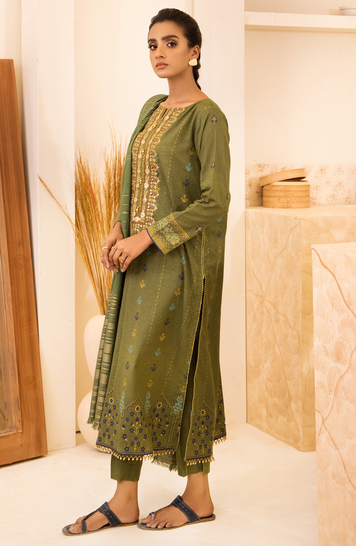 Unstitched 3 Piece Embroidered Karandi Shirt, Pant and Karandi Zari Shawl Dupatta