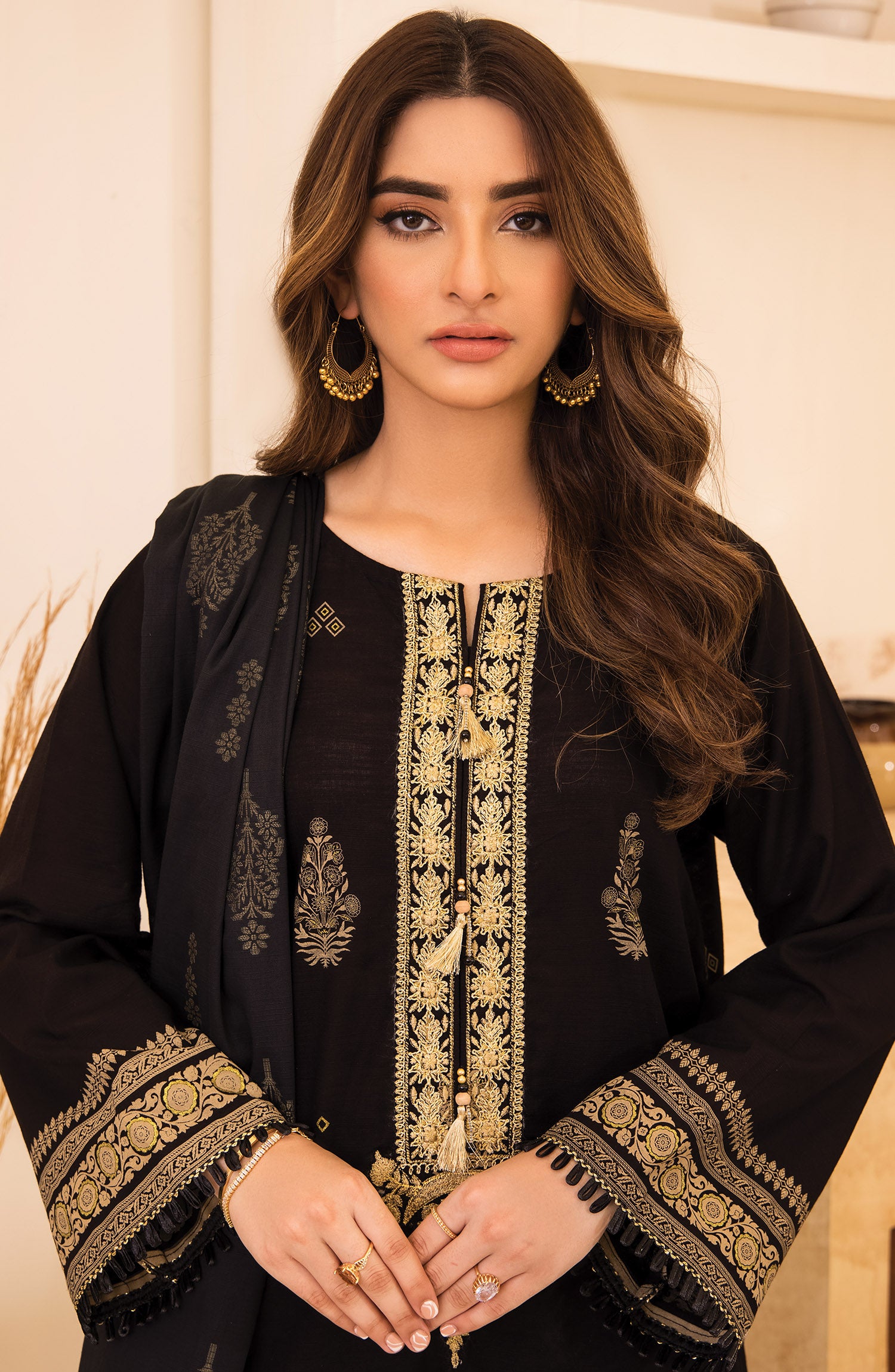 otl-21-290-u-black Unstitched 3 Piece winter Embroidered Khaddar Shirt , Pant and Khaddar Dupatta 