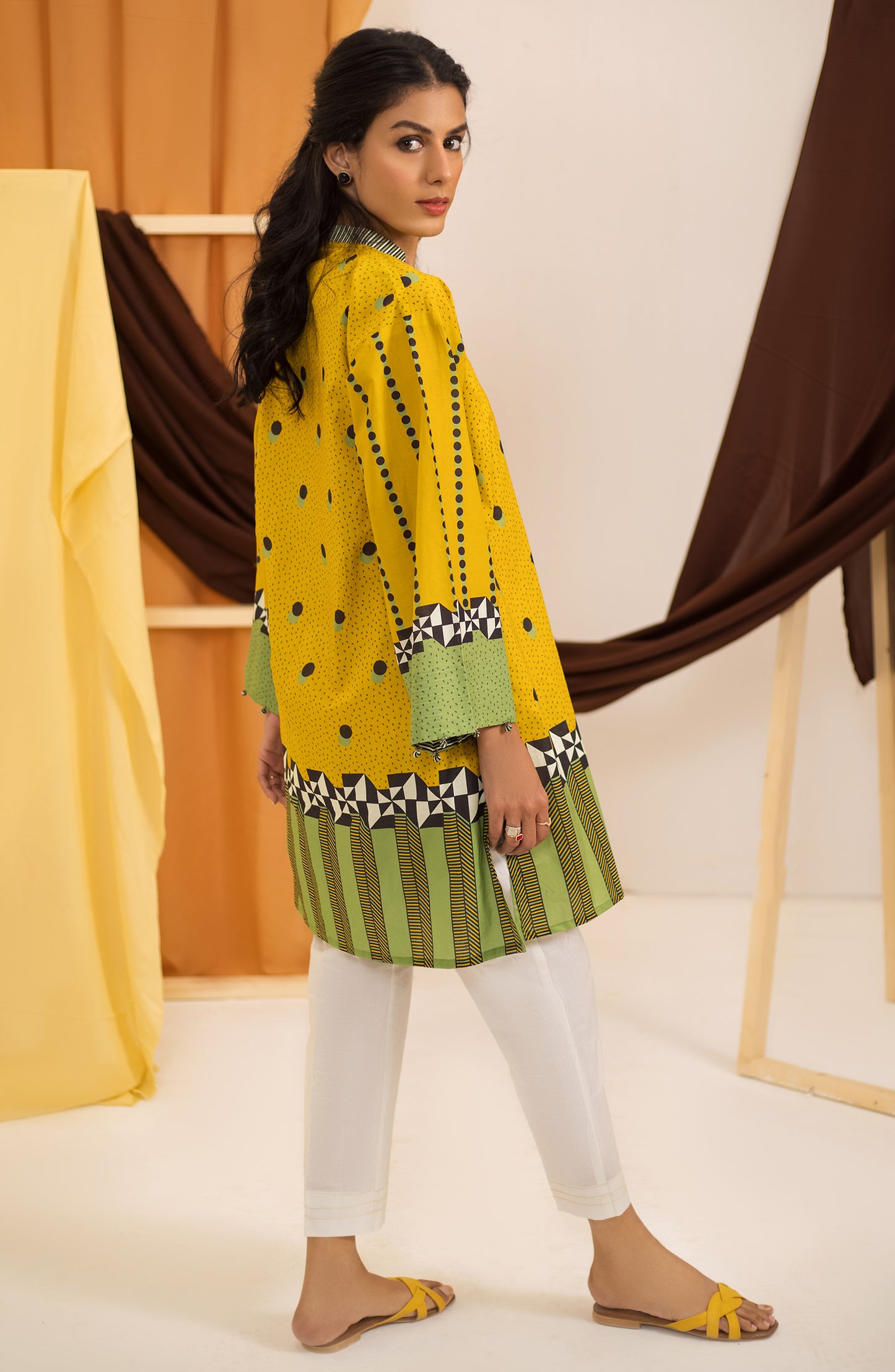 OTL-22-004/U RED LAWN  UNSTITCHED SHIRT DUPATTA PANTS