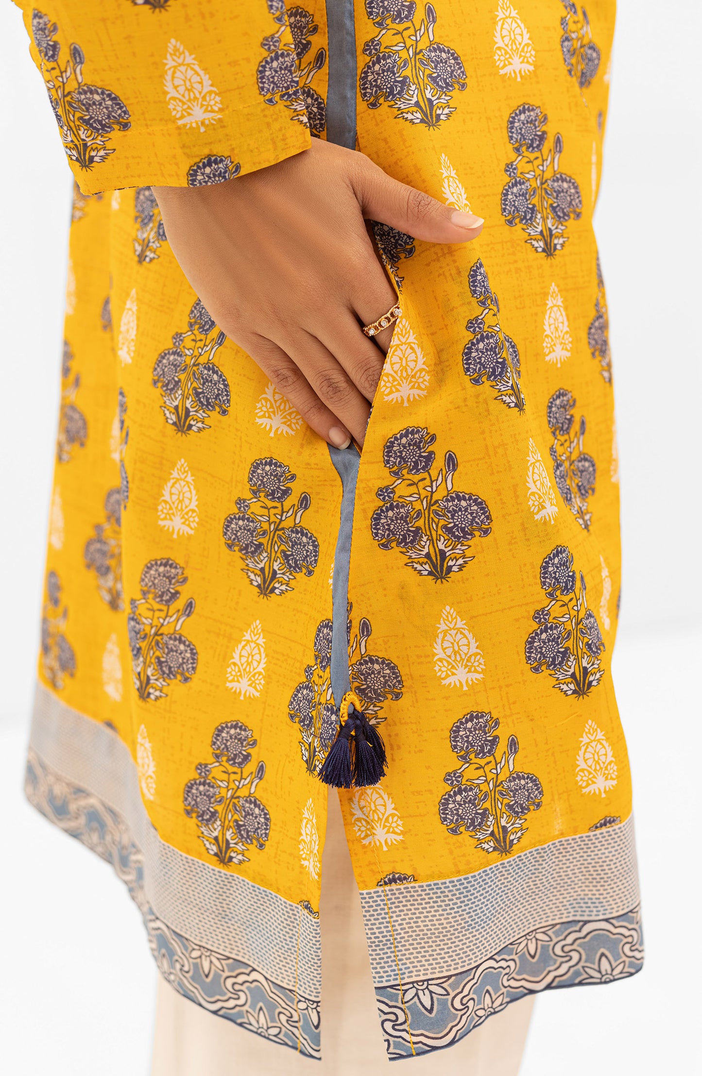 OTL-22-004/U RED LAWN  UNSTITCHED SHIRT DUPATTA PANTS