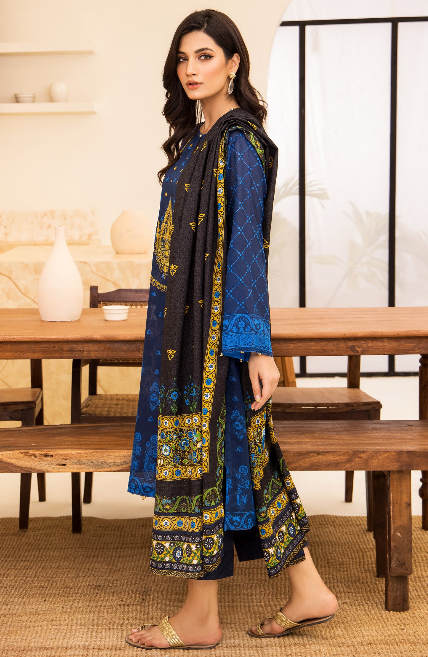 Unstitched 3 Piece Embroidered Karandi Shirt , Pant and Karandi Dupatta