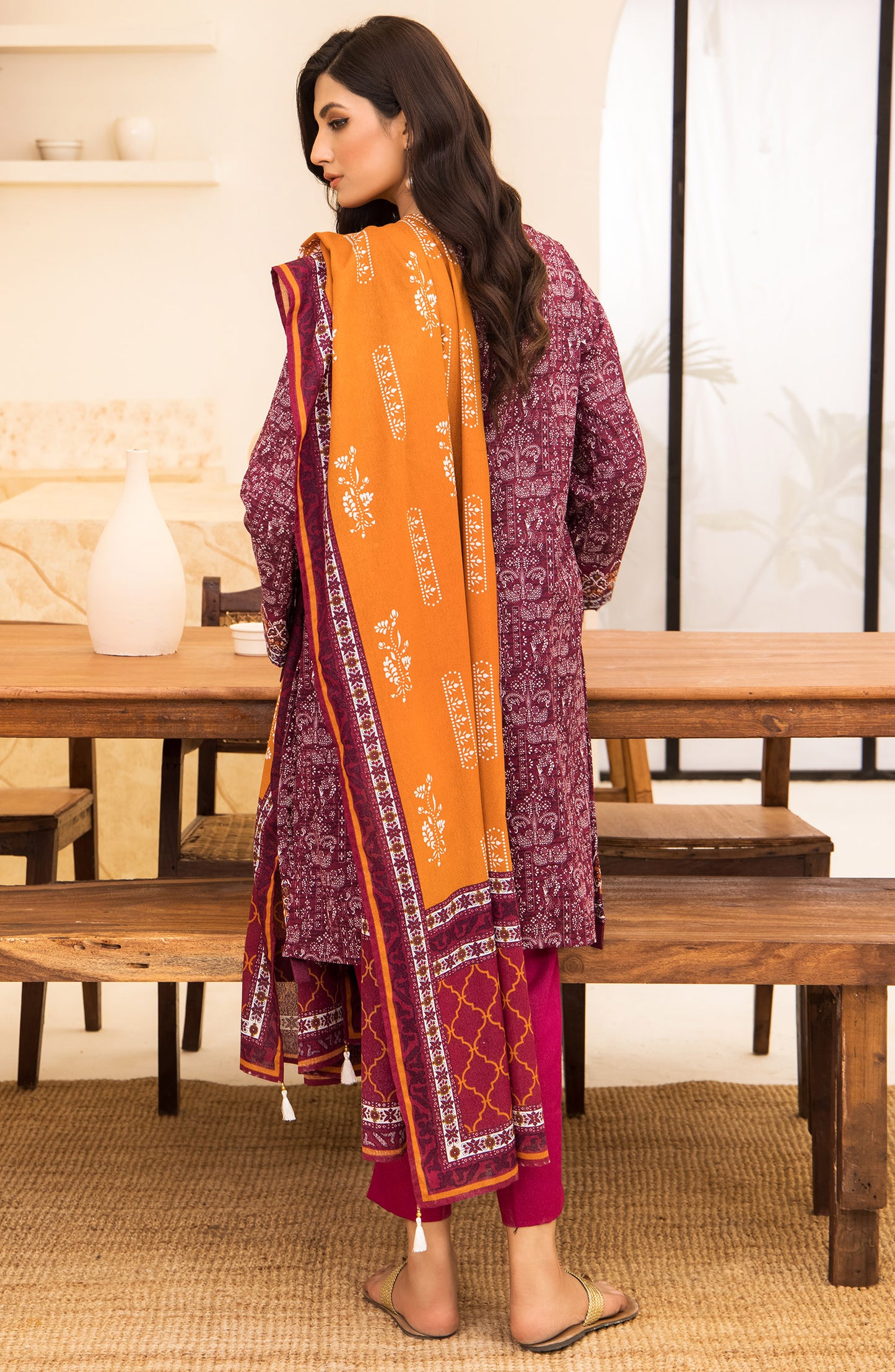 Unstitched 3 Piece Printed Karandi Shirt , Pant and Karandi Shawl Dupatta