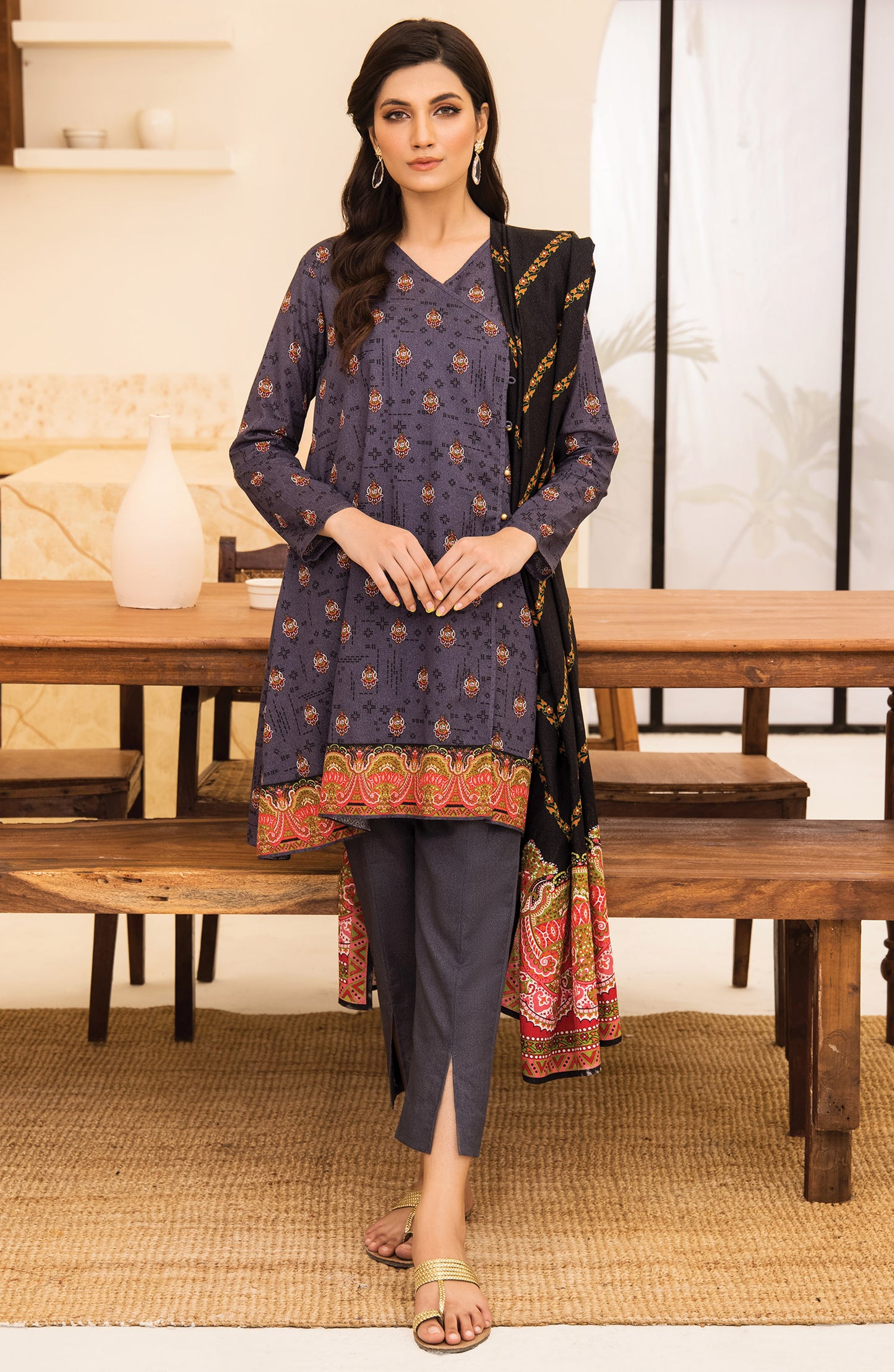 Unstitched 3 Piece Printed Karandi Shirt , Pant and Karandi Shawl Dupatta