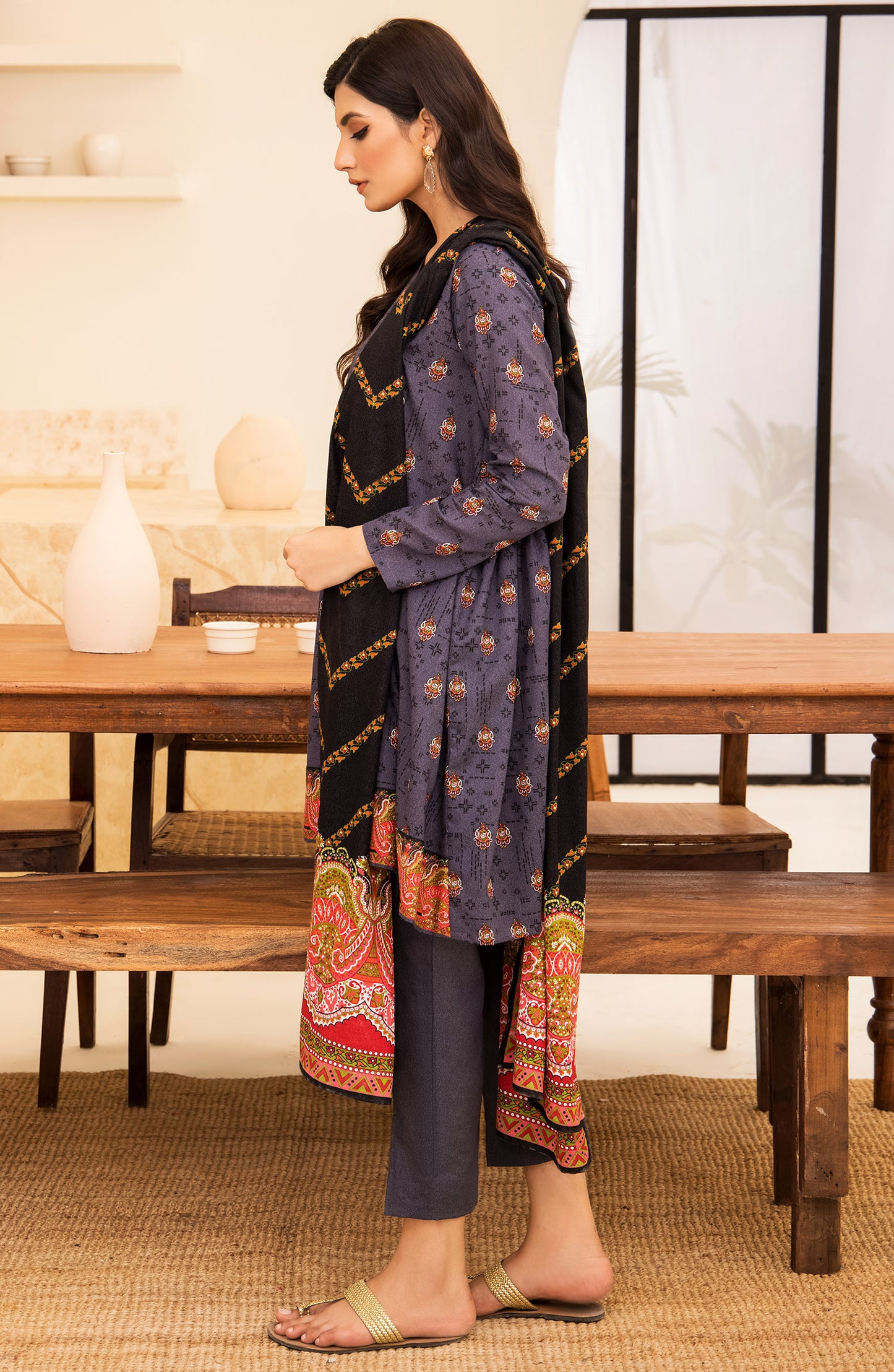 Unstitched 3 Piece Printed Karandi Shirt , Pant and Karandi Shawl Dupatta