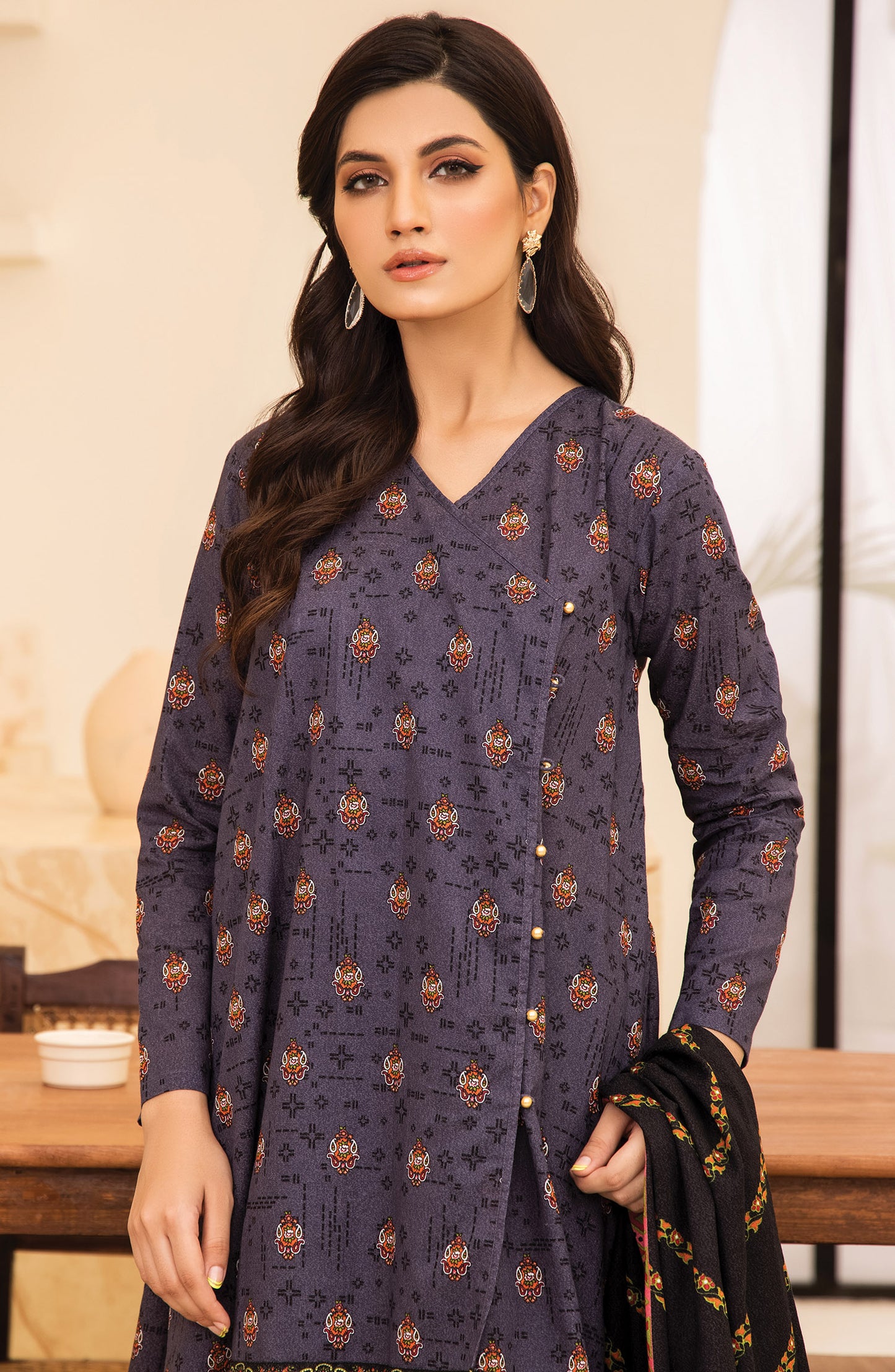 Unstitched 3 Piece Printed Karandi Shirt , Pant and Karandi Shawl Dupatta
