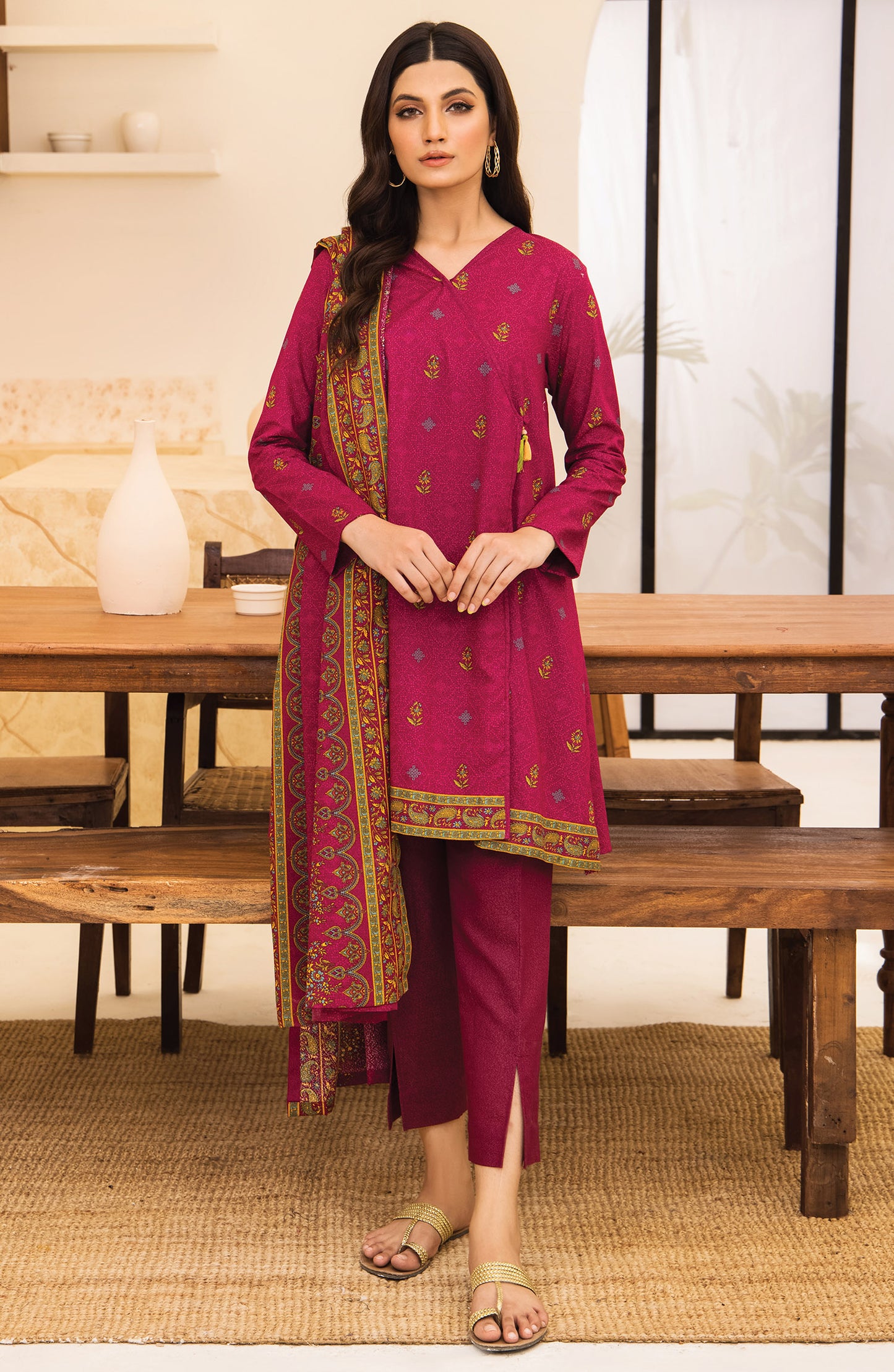 Unstitched 3 Piece Printed Karandi Shirt , Pant and Karandi Shawl Dupatta