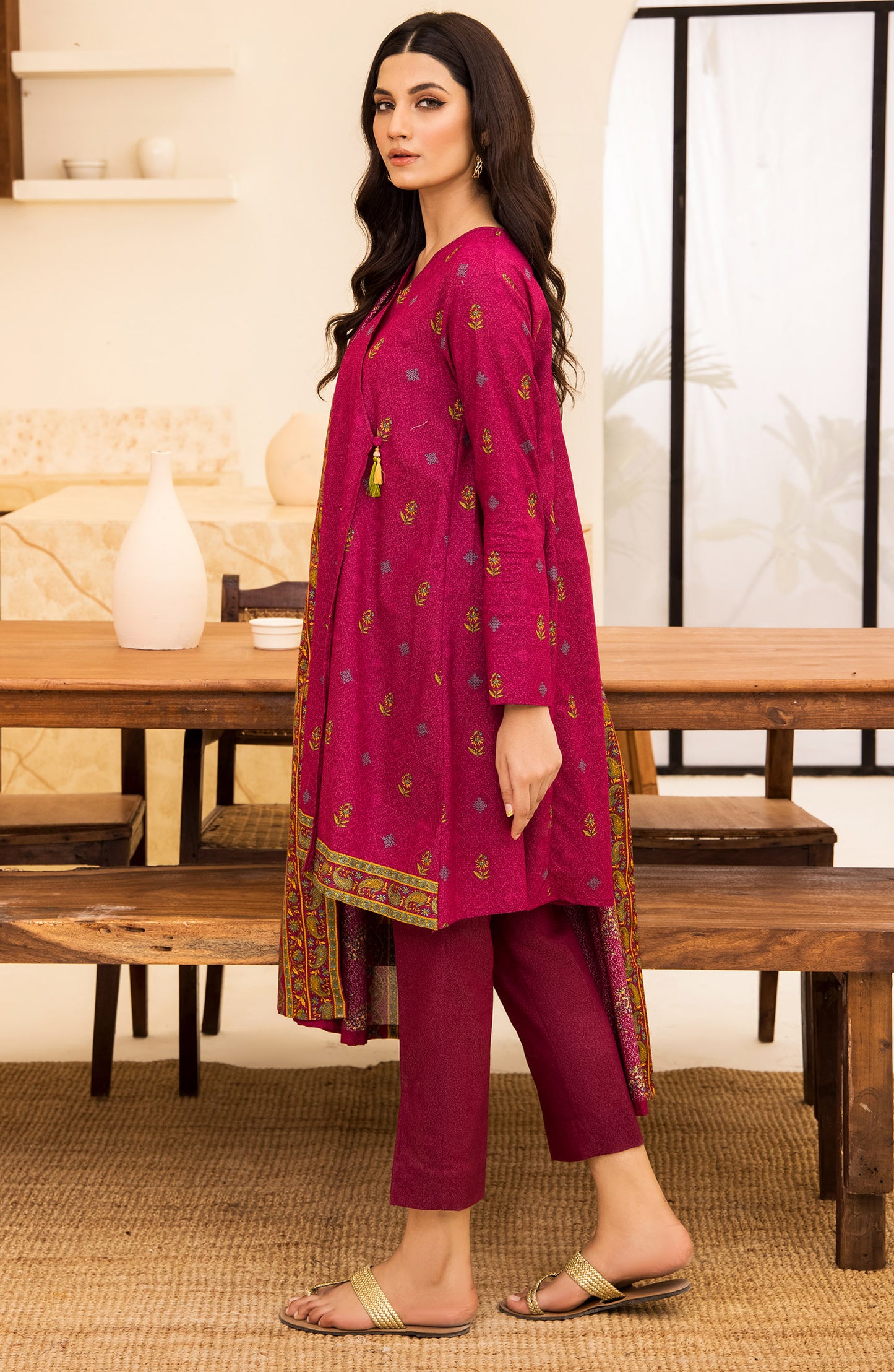 Unstitched 3 Piece Printed Karandi Shirt , Pant and Karandi Shawl Dupatta