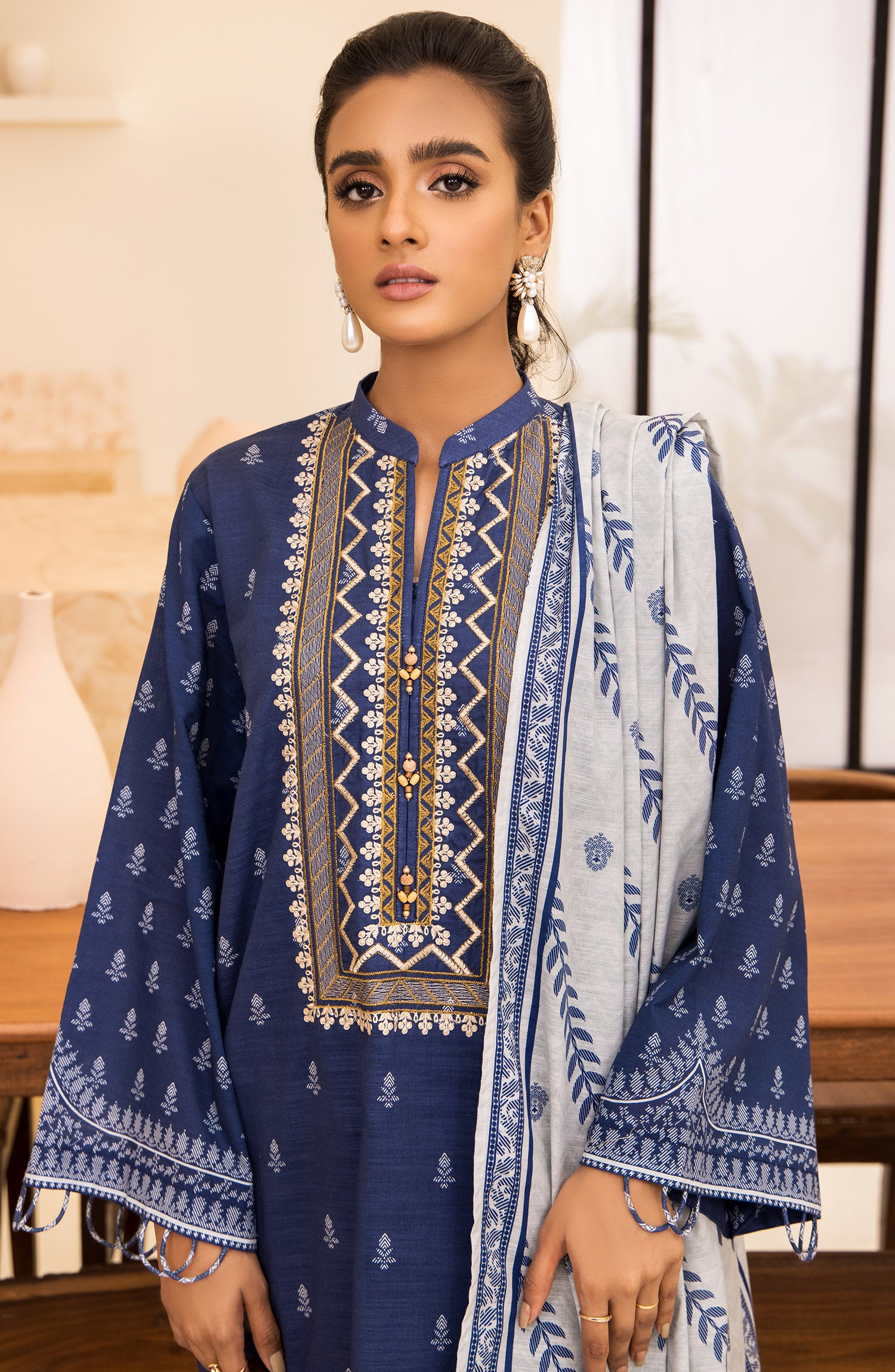 nrds-371-u-blue Unstitched 3 Piece winter Embroidered Khaddar Shirt , Pant and Khaddar Dupatta