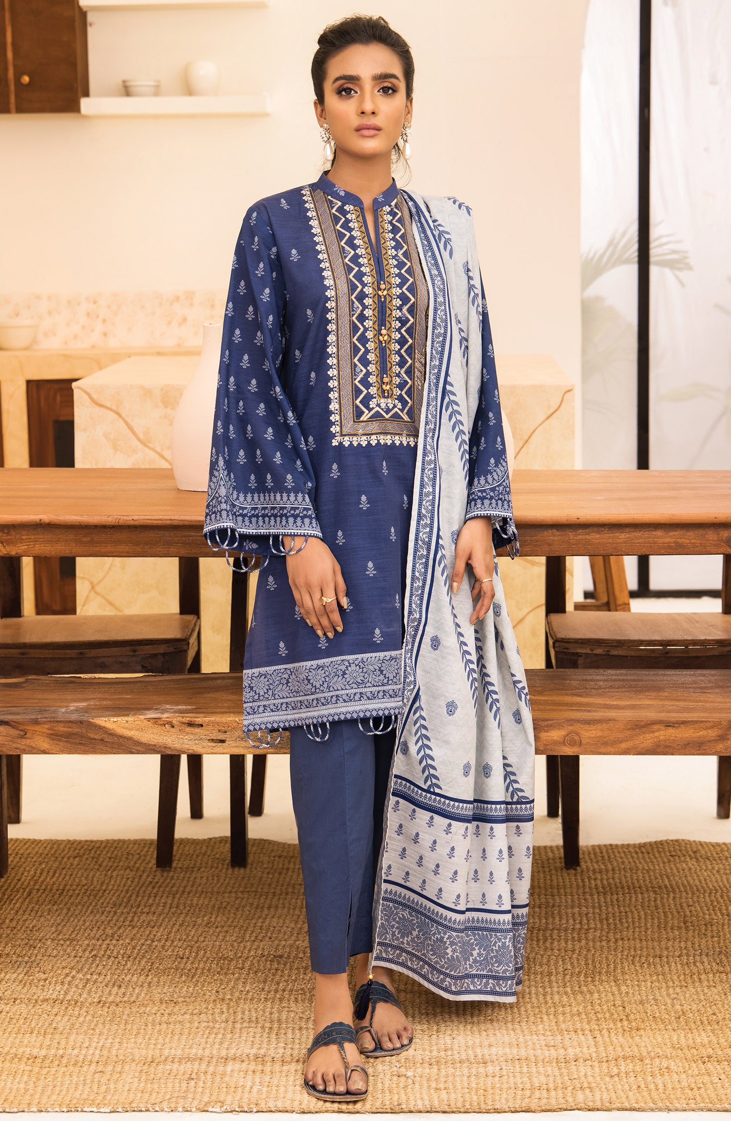 nrds-371-u-blue Unstitched 3 Piece winter Embroidered Khaddar Shirt , Pant and Khaddar Dupatta 