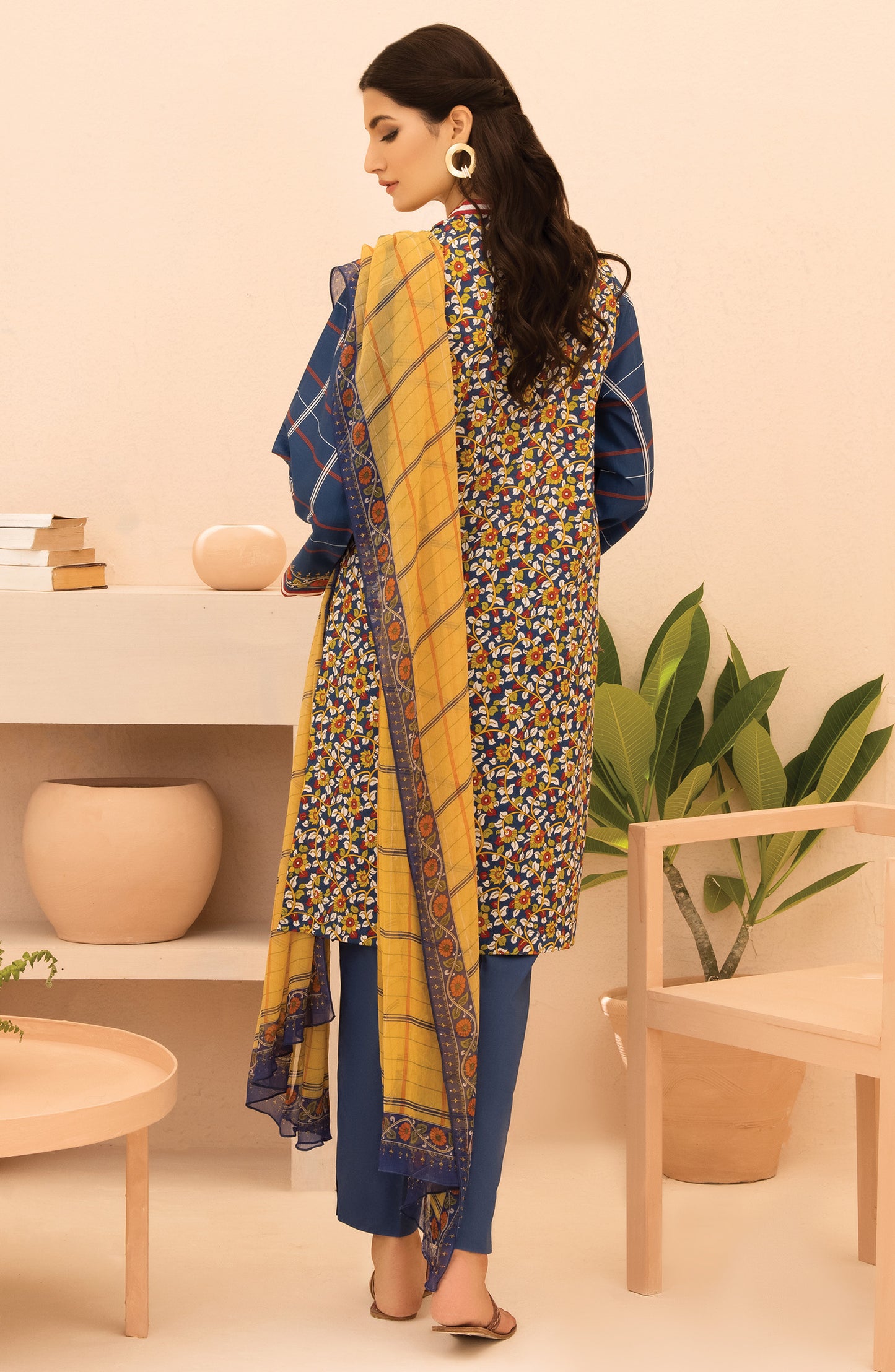 Unstitched 3 Piece Printed Lawn Shirt , Cambric Pant and Chiffon Dupatta
