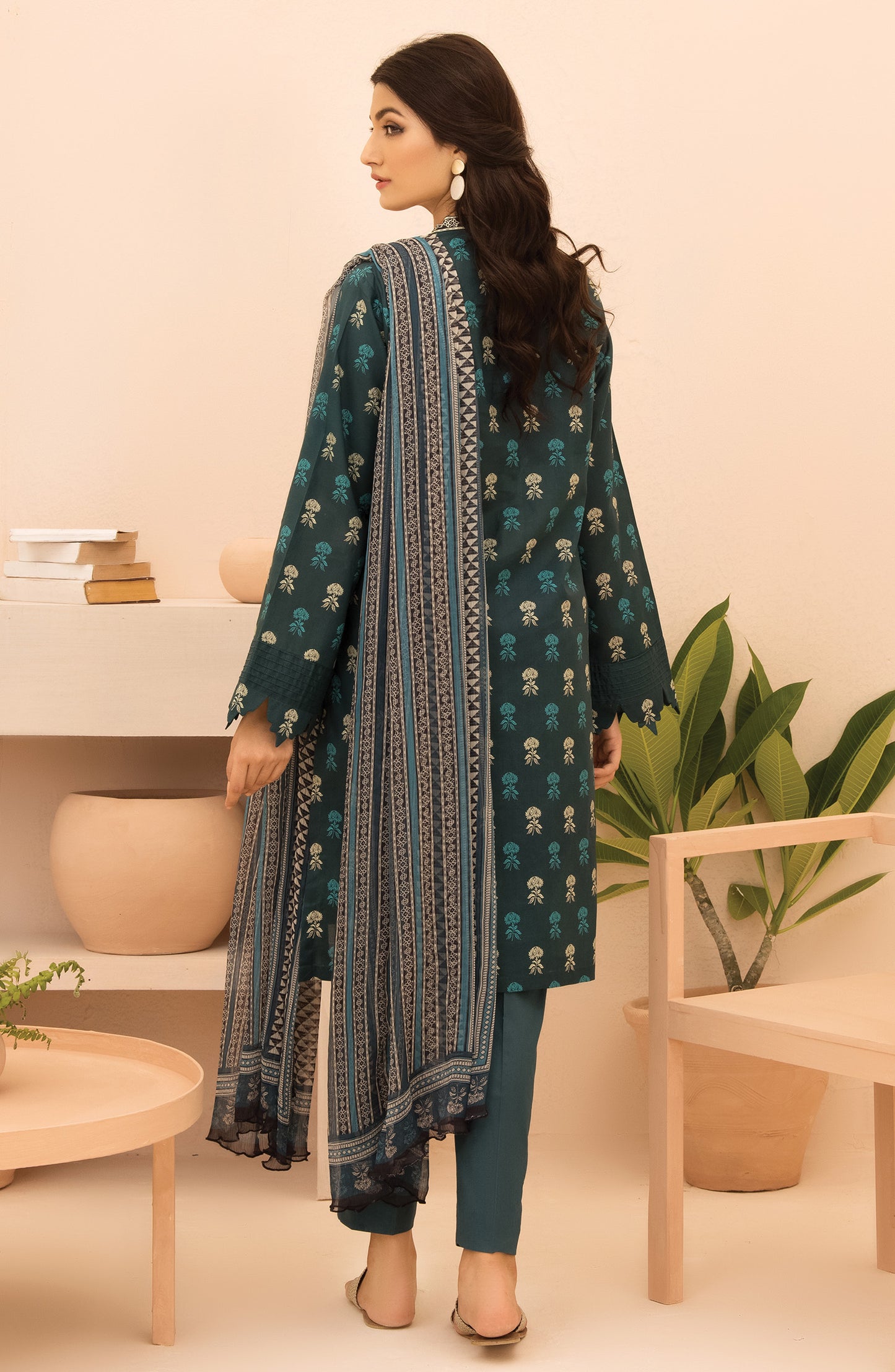 Unstitched 3 Piece Printed Lawn Shirt , Cambric Pant and Chiffon Dupatta