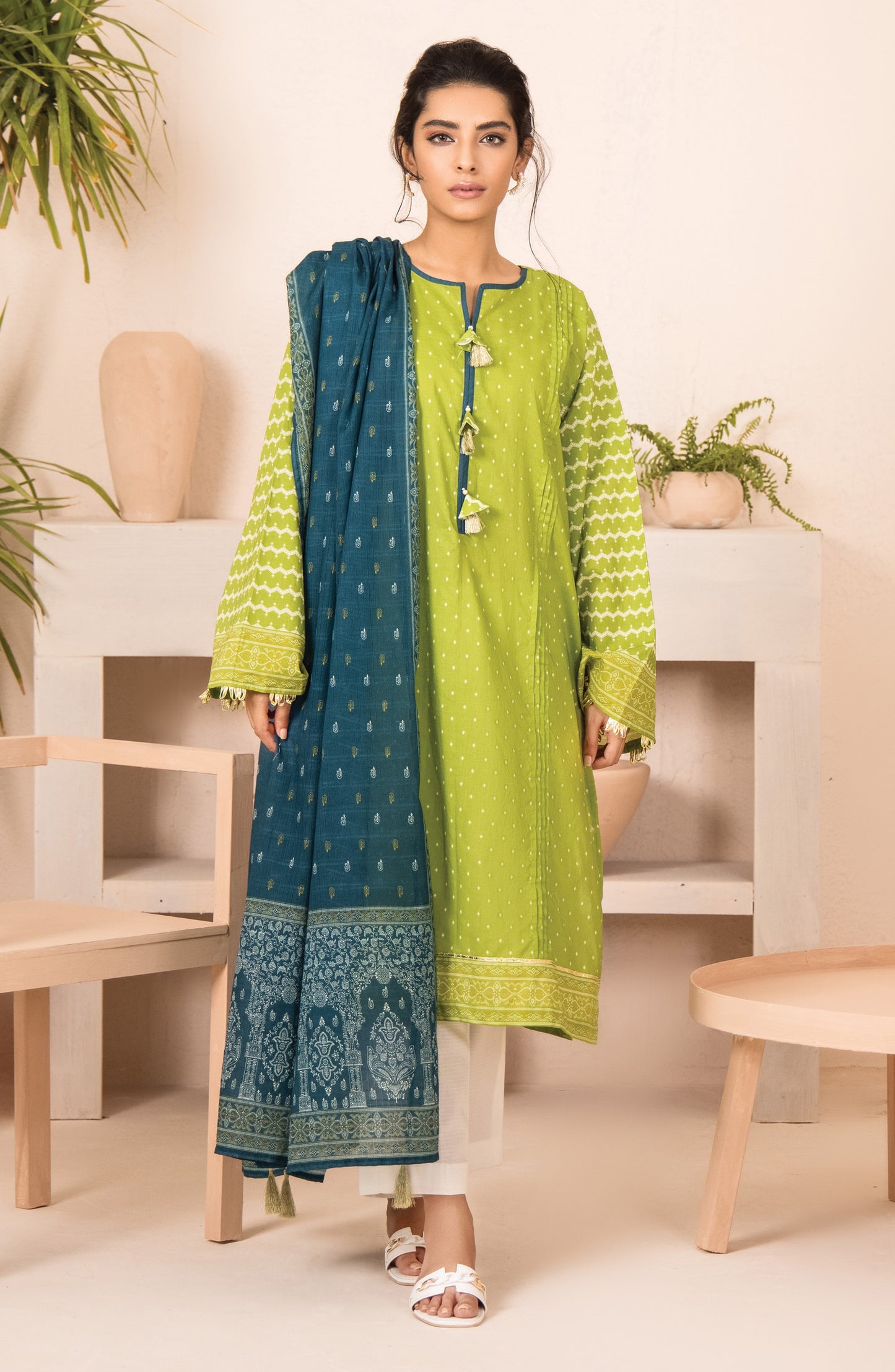 Unstitched 2 Piece Printed Heavy Lawn Shirt and Dobby Dupatta