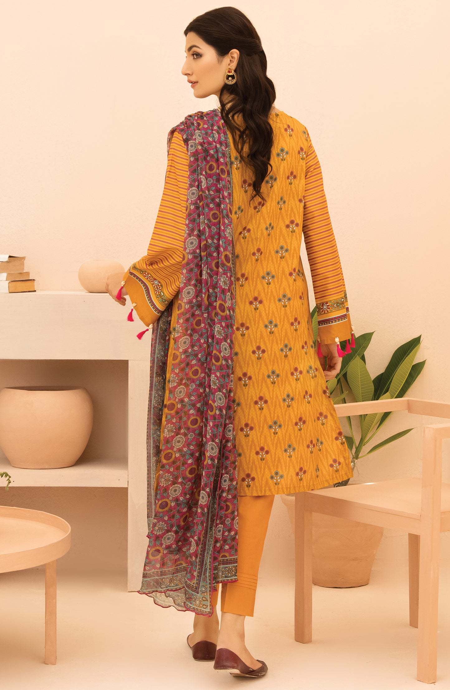 Unstitched 3 Piece Printed Lawn Shirt , Cambric Pant and Chiffon Dupatta