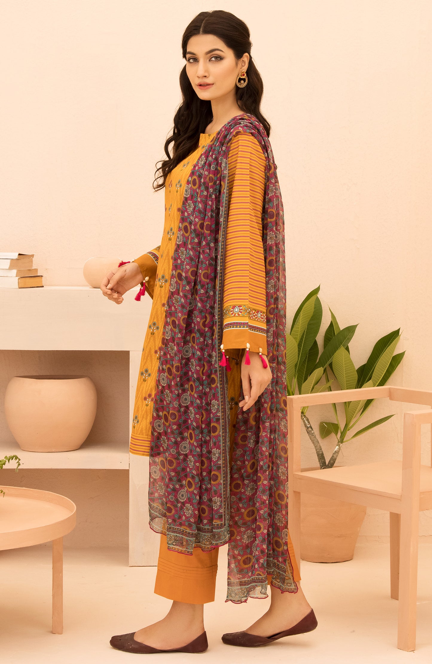 Unstitched 3 Piece Printed Lawn Shirt , Cambric Pant and Chiffon Dupatta
