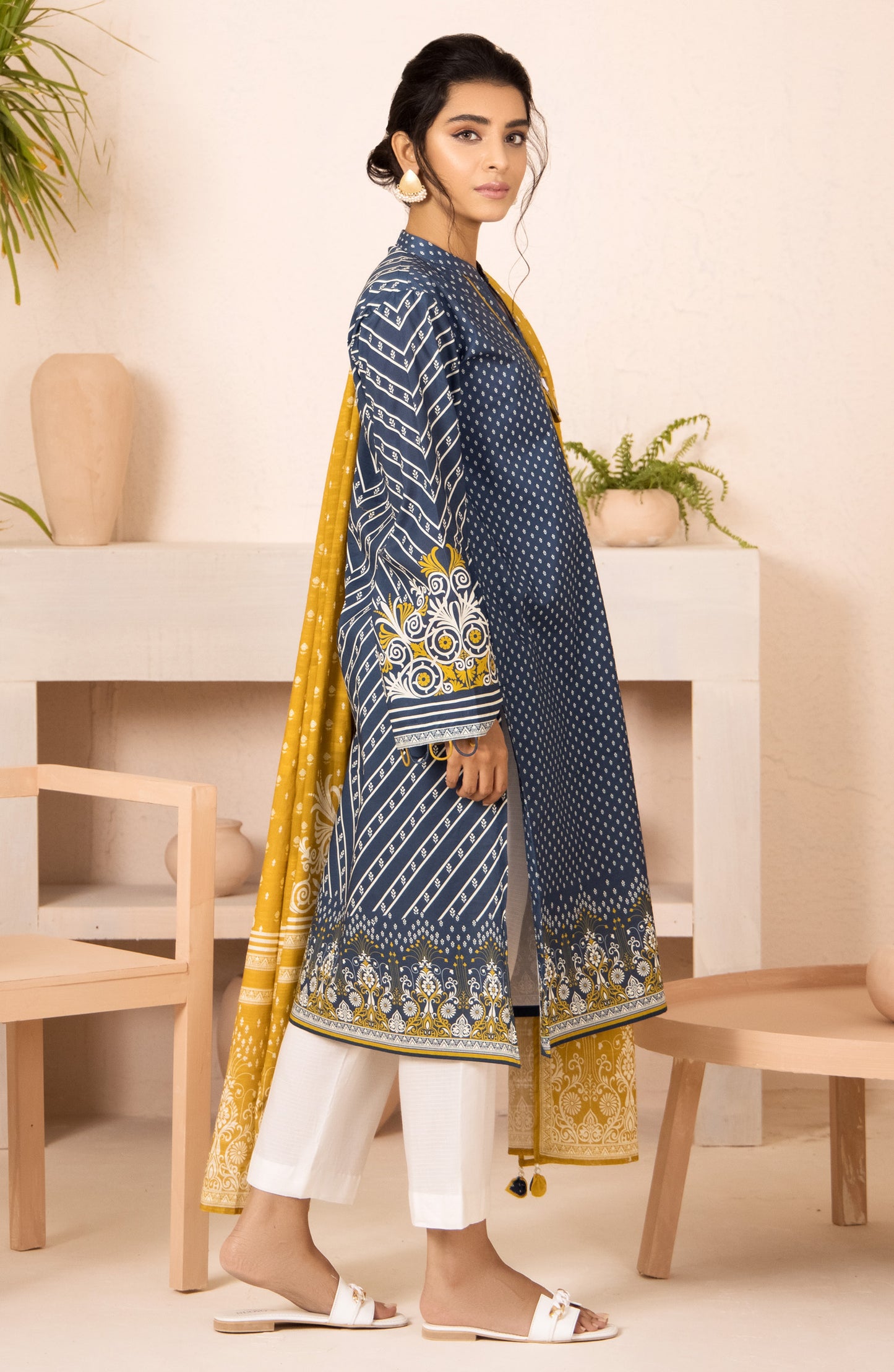 Unstitched 2 Piece Printed Heavy Lawn Shirt and Dobby Dupatta