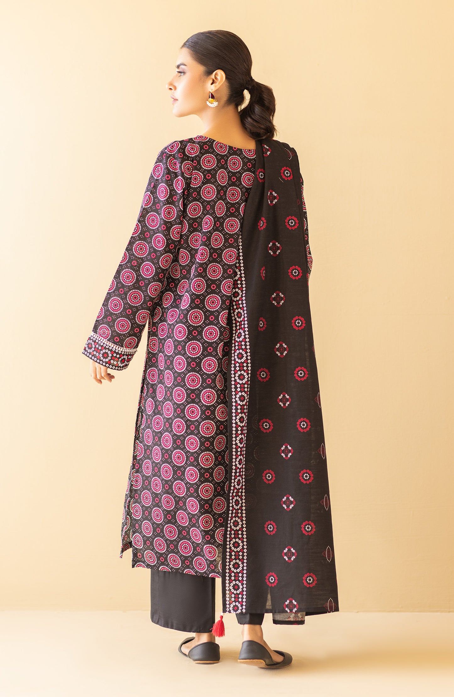 OTL-22-244/U BLACK KHADDAR  UNSTITCHED SHIRT DUPATTA PANTS