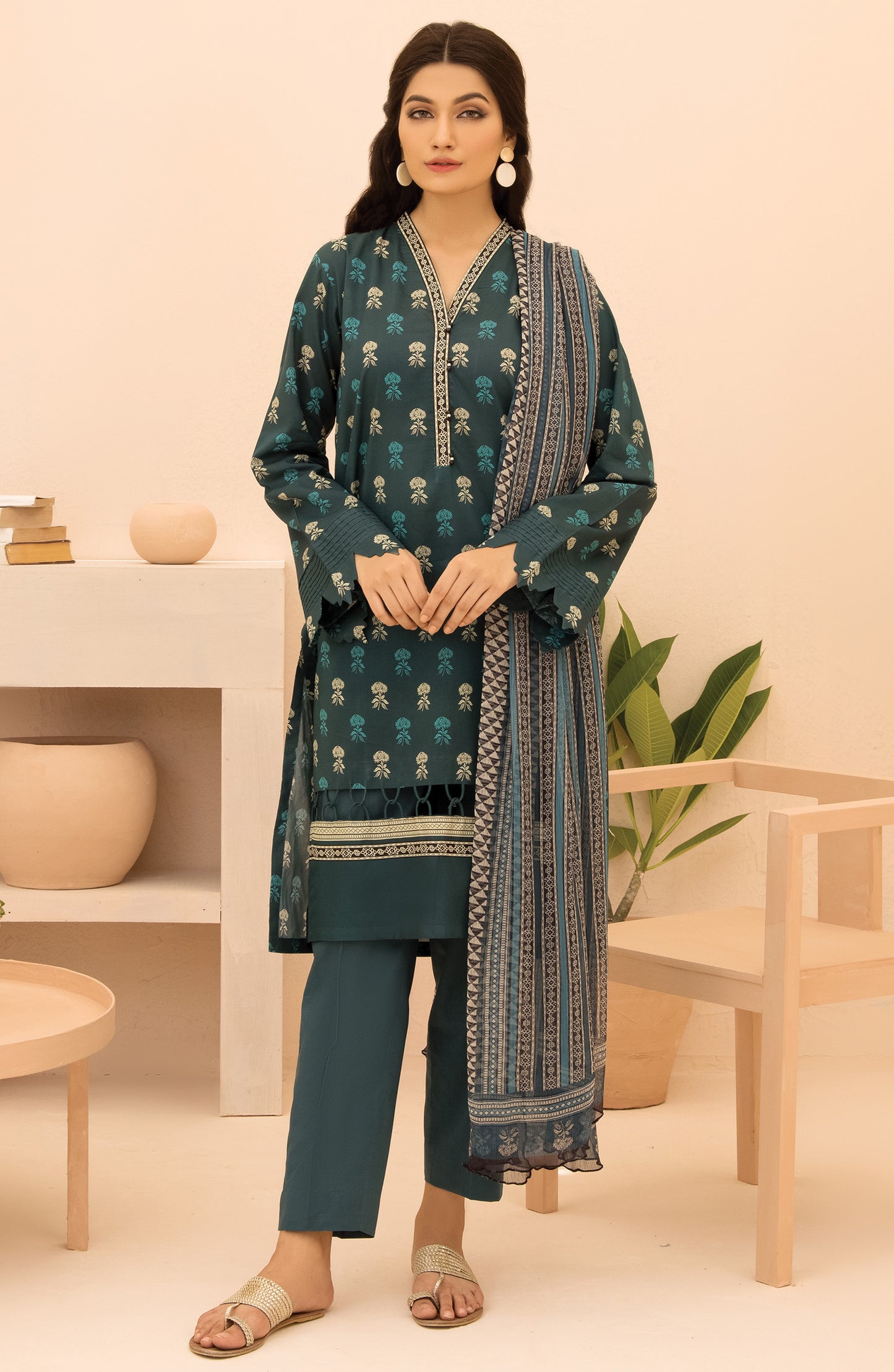 Unstitched 3 Piece Printed Lawn Shirt , Cambric Pant and Chiffon Dupatta