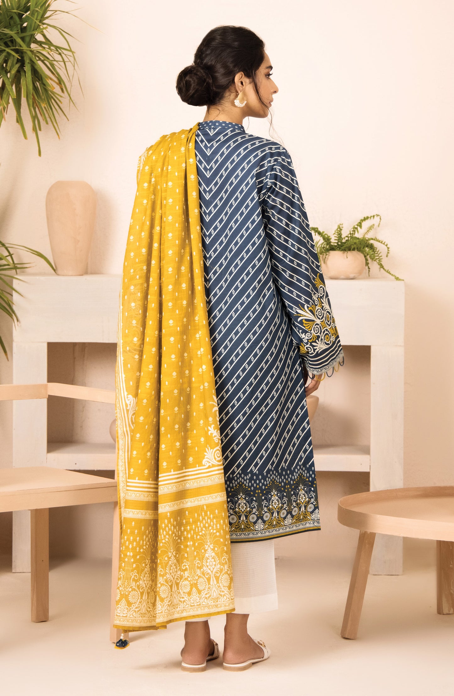 Unstitched 2 Piece Printed Heavy Lawn Shirt and Dobby Dupatta