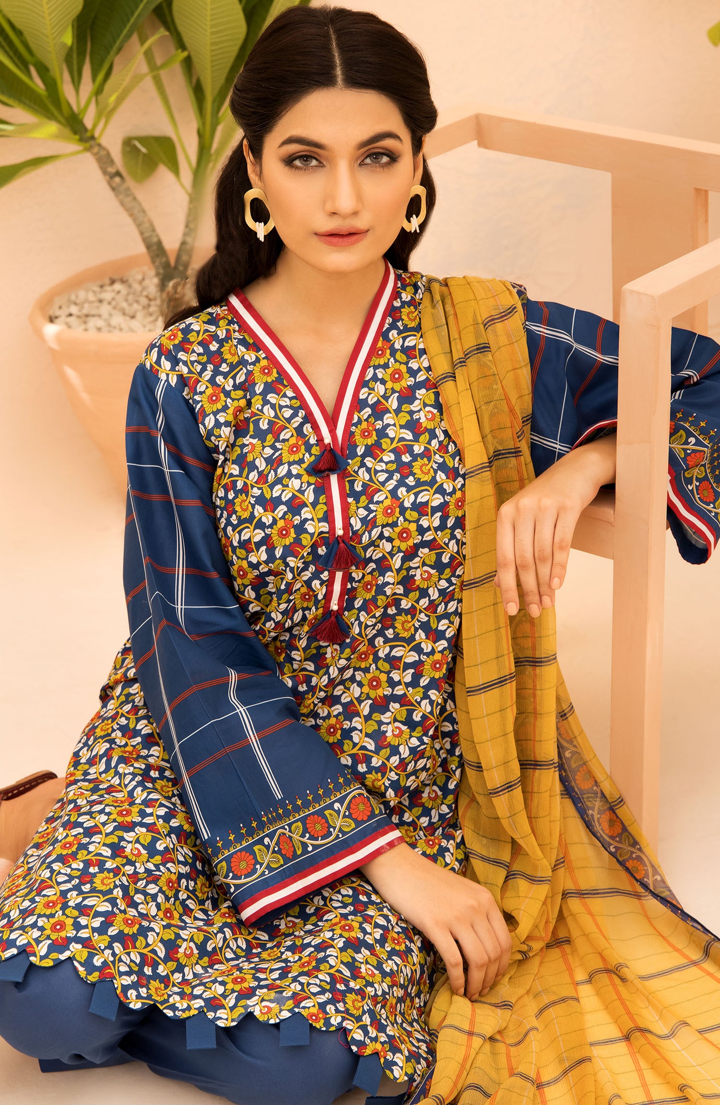 Unstitched 3 Piece Printed Lawn Shirt , Cambric Pant and Chiffon Dupatta