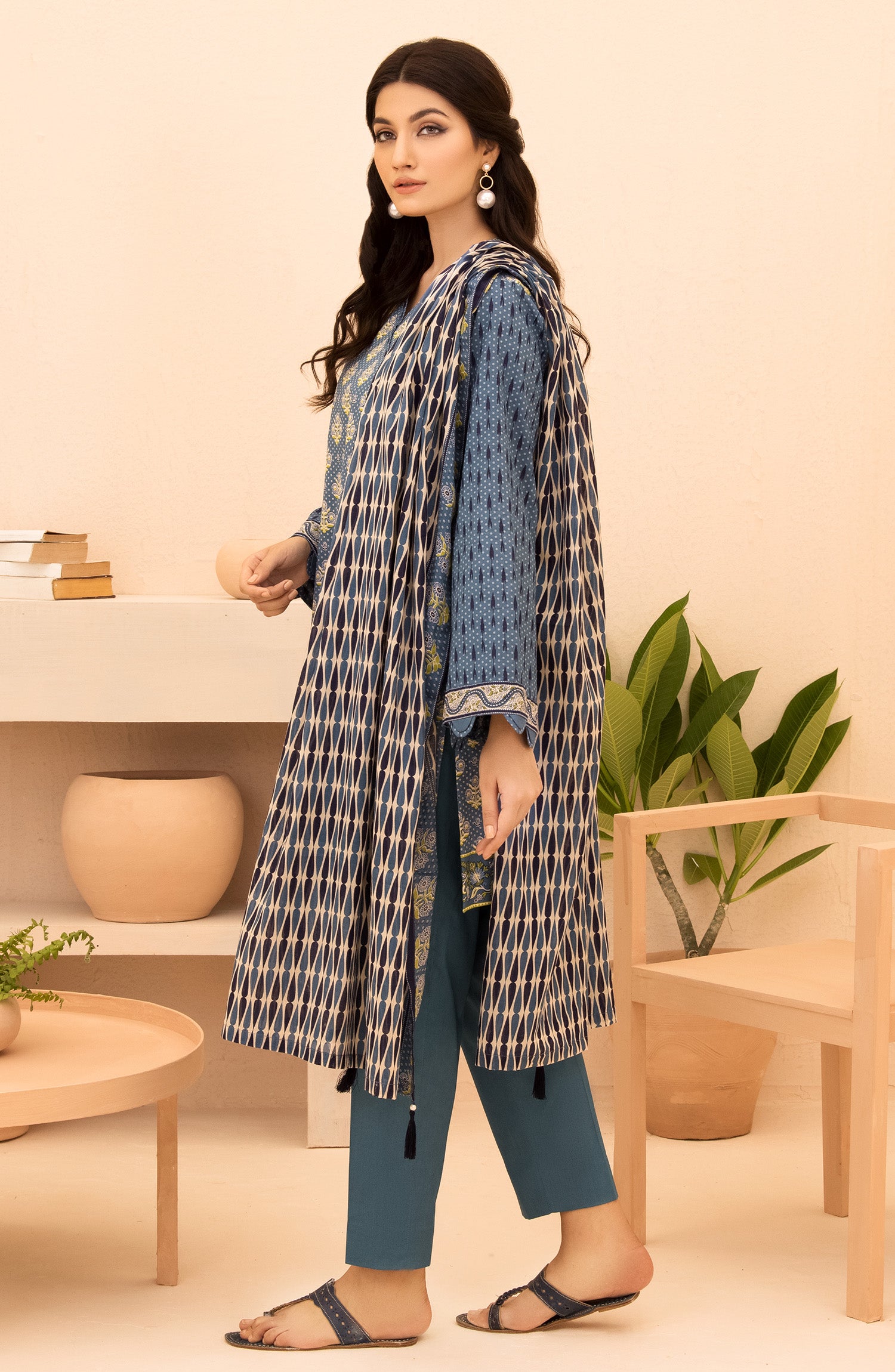 Unstitched 3 Piece Printed Lawn Shirt , Dyed Textured Pant and Lawn Dupatta (OTL-21-219/U BLUE)