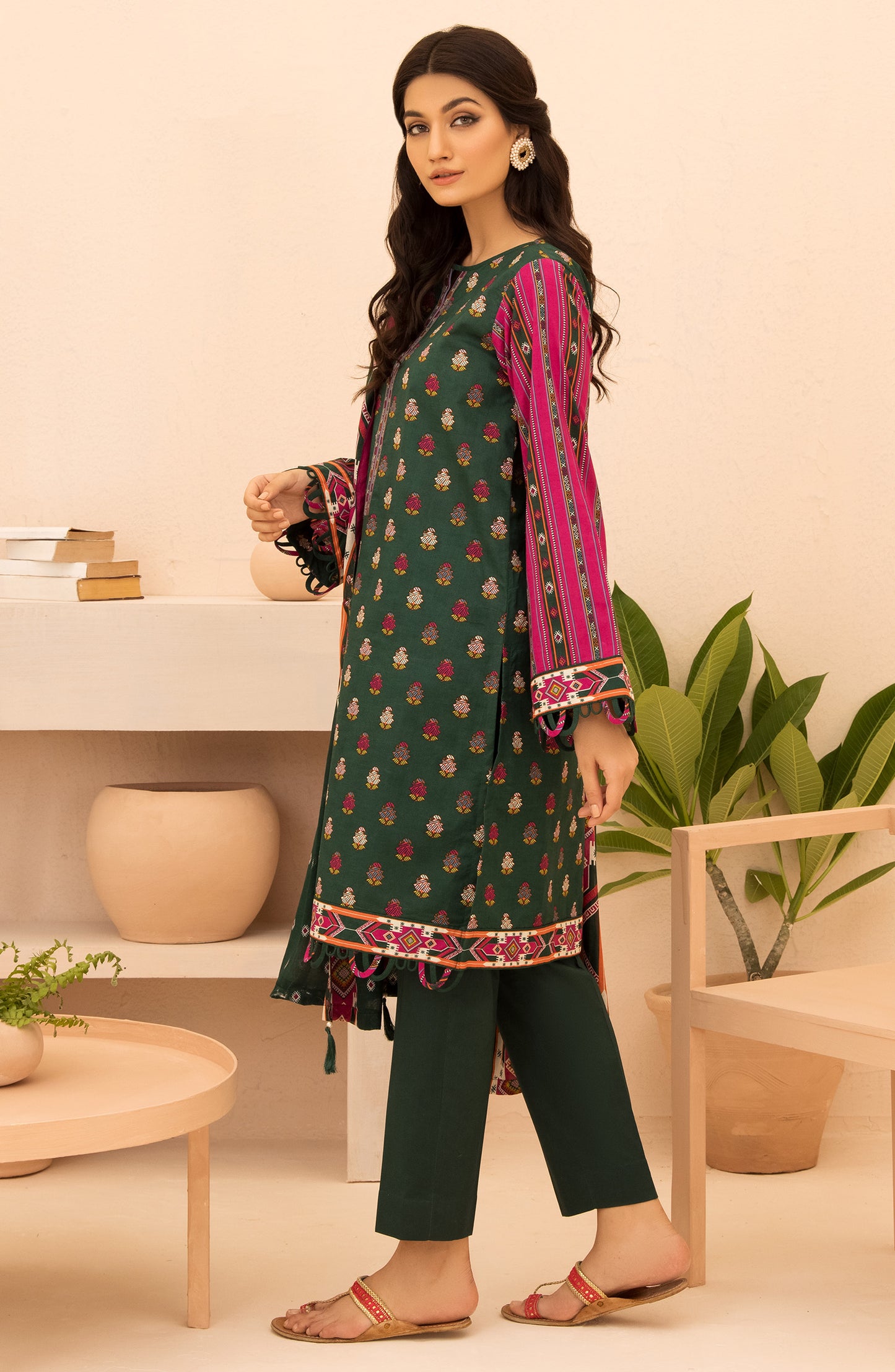 Unstitched 3 Piece Printed Lawn Shirt , Dyed Textured Pant and Lawn Dupatta