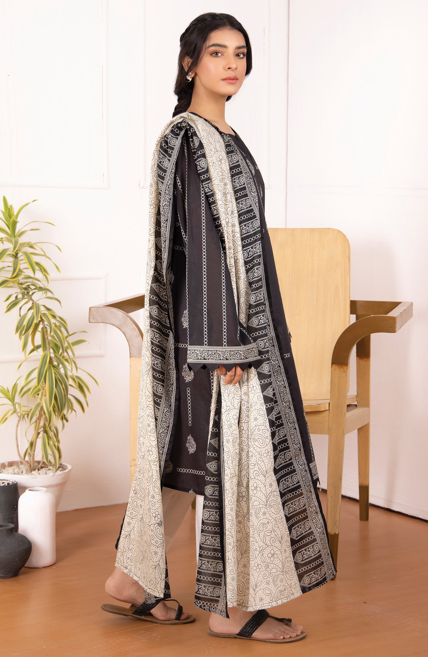 Unstitched 2 Piece Printed Lawn Shirt Dupatta