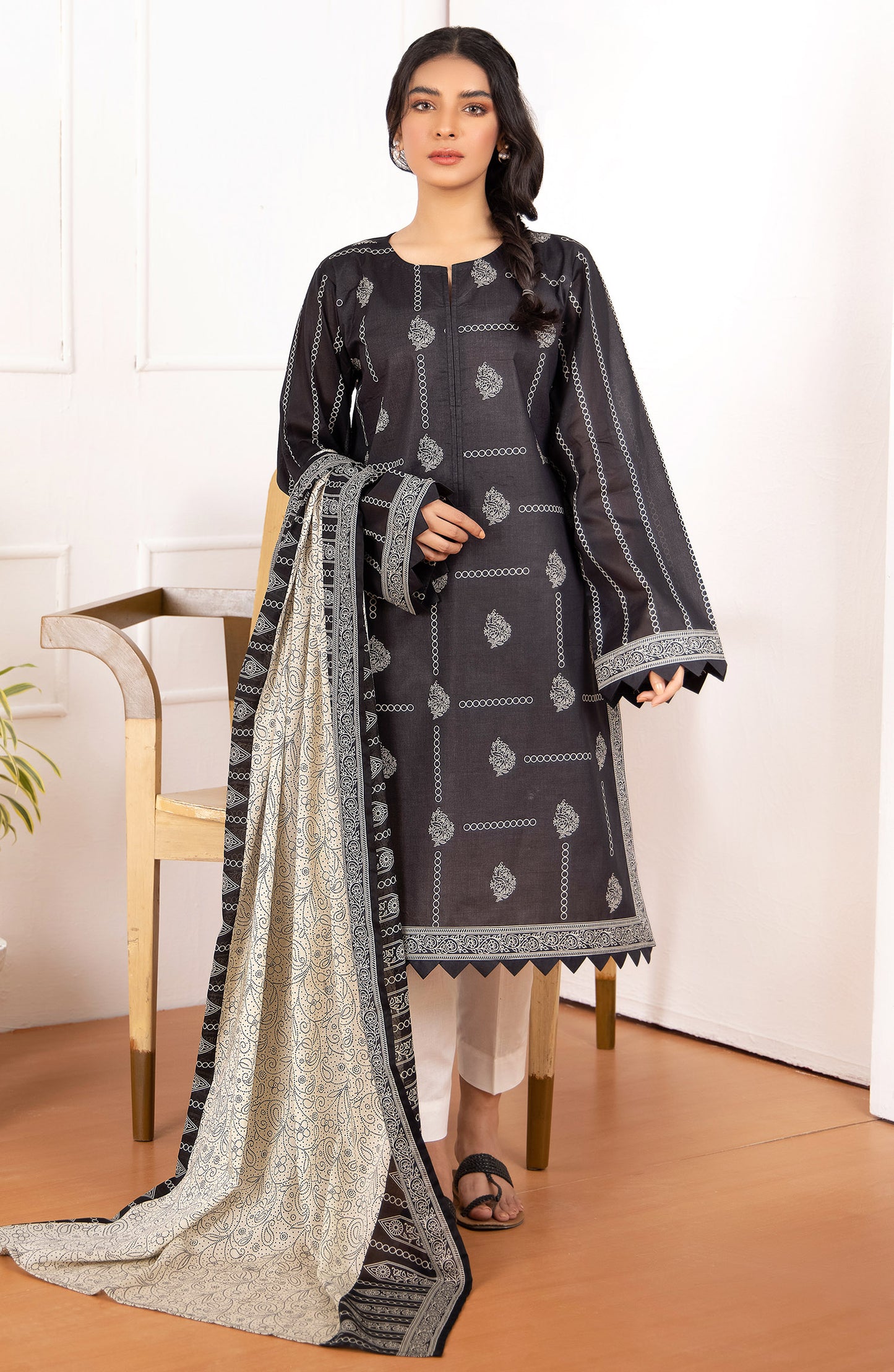 Unstitched 2 Piece Printed Lawn Shirt Dupatta
