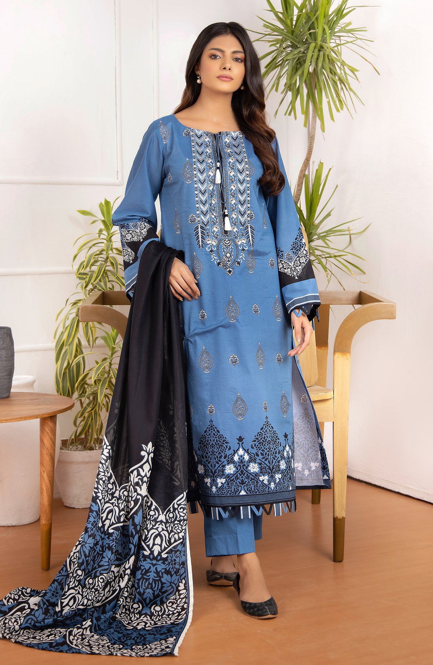 Unstitched 3 Piece Embroidered Lawn Shirt And Net Lawn Dupatta