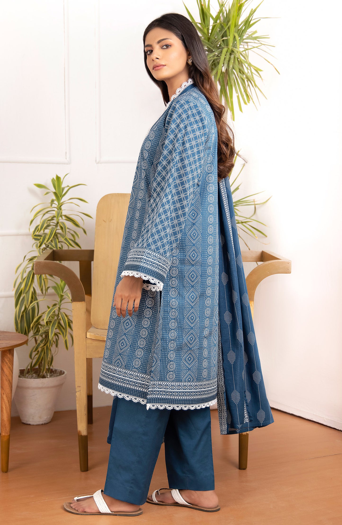 Unstitched 3 Piece Printed Lawn Shirt And Net Lawn Dupatta