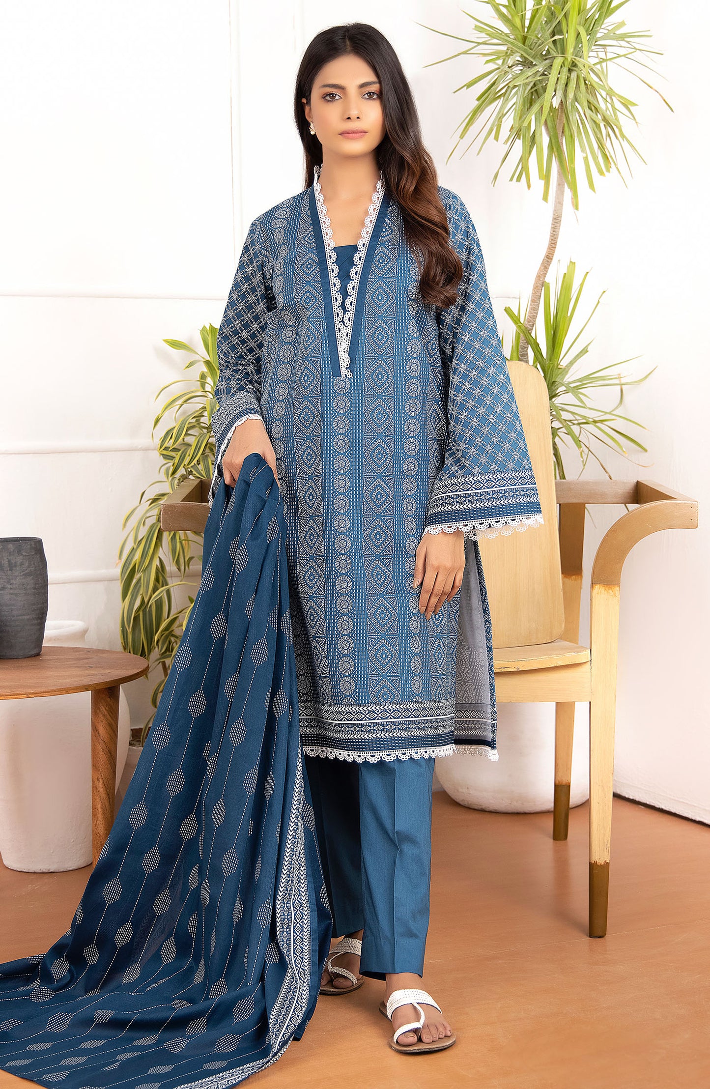 Unstitched 3 Piece Printed Lawn Shirt And Net Lawn Dupatta