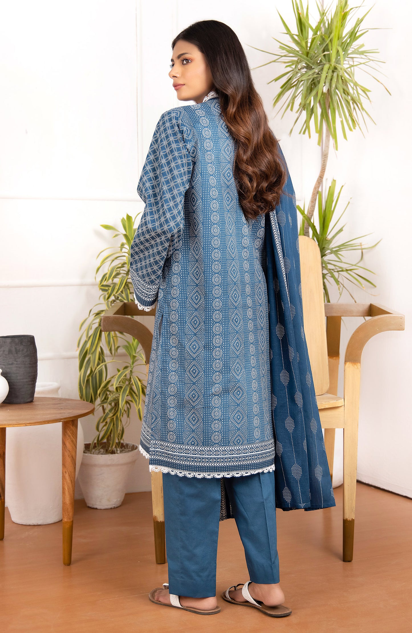 Unstitched 3 Piece Printed Lawn Shirt And Net Lawn Dupatta