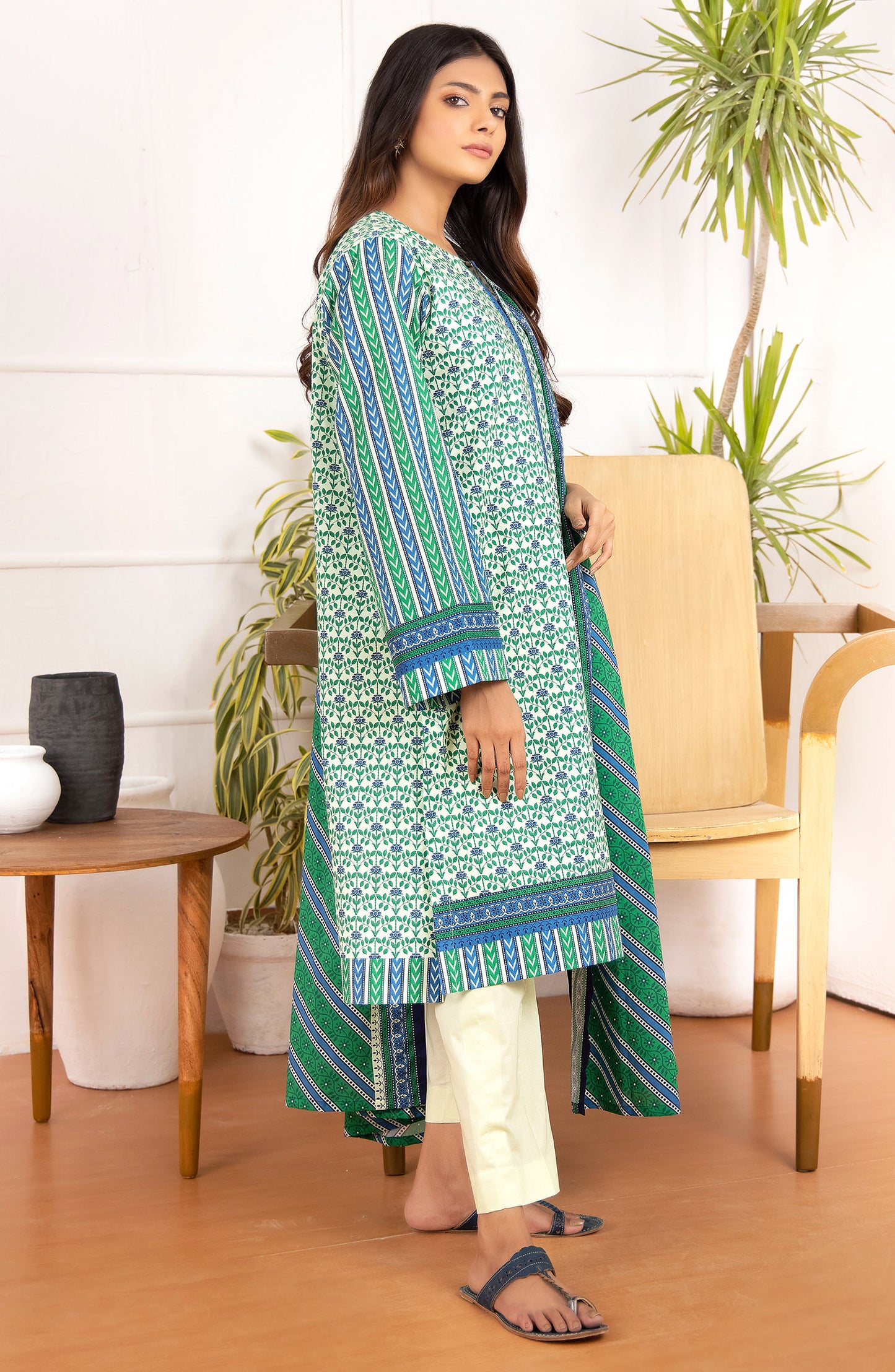 Unstitched 3 Piece Printed Lawn Shirt And Net Lawn Dupatta
