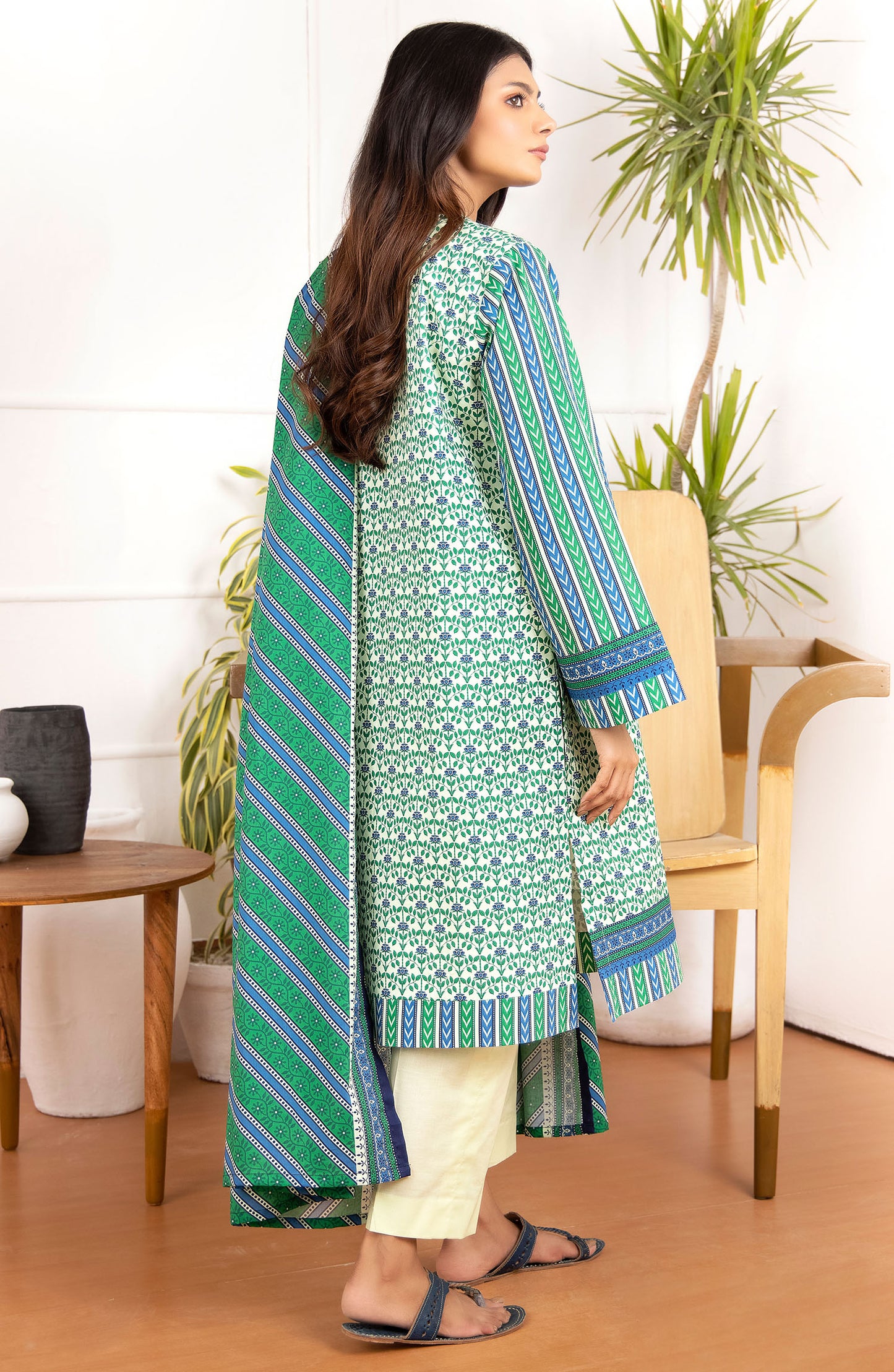 Unstitched 3 Piece Printed Lawn Shirt And Net Lawn Dupatta