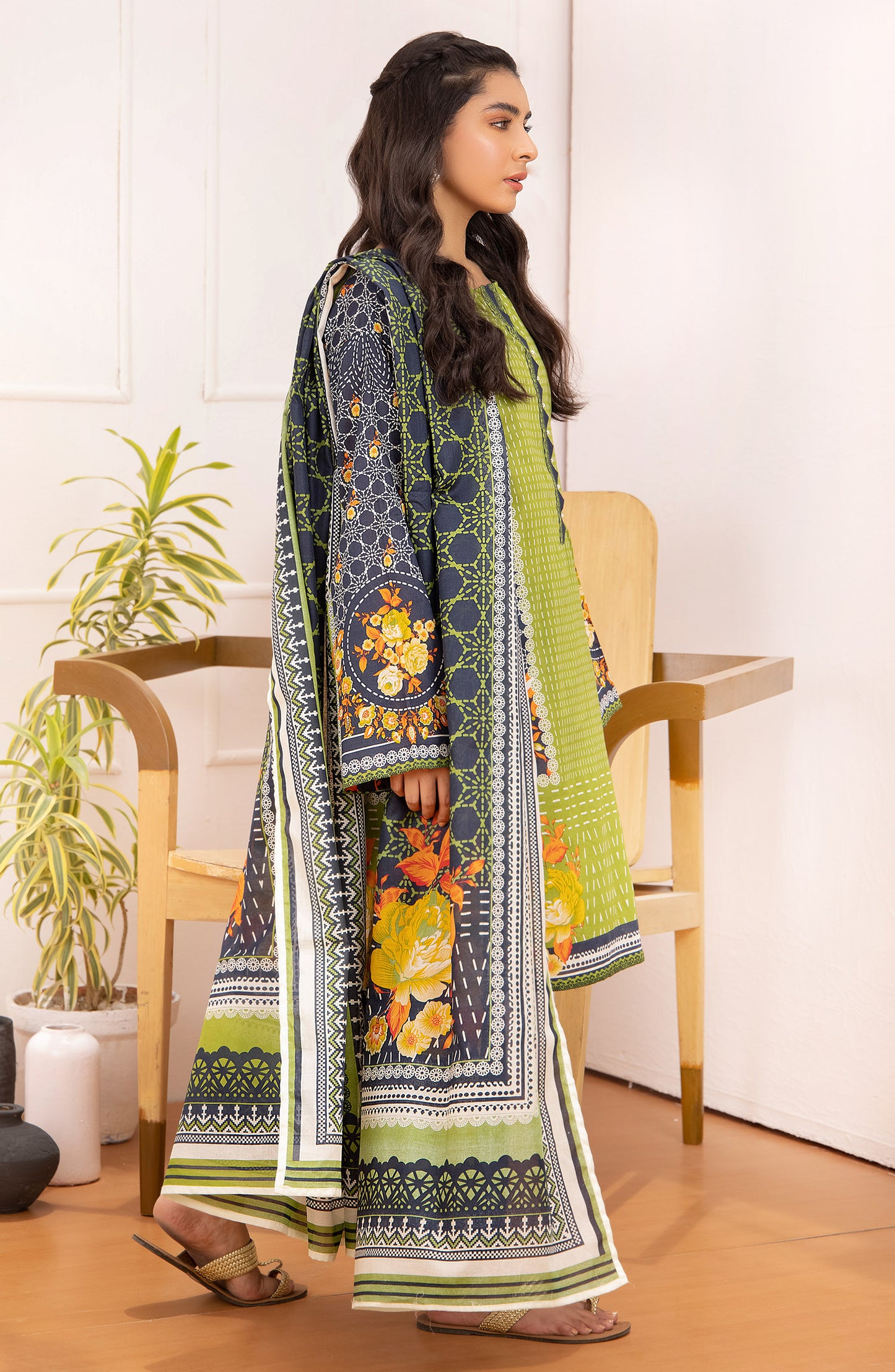 Unstitched 3 Piece Printed Lawn Shirt And Net Lawn Dupatta