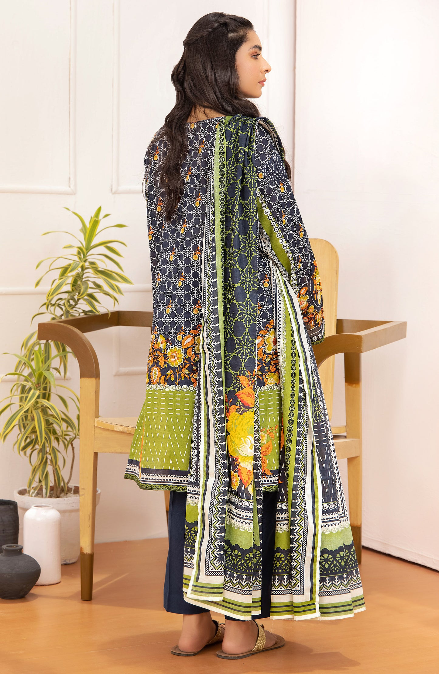 Unstitched 3 Piece Printed Lawn Shirt And Net Lawn Dupatta