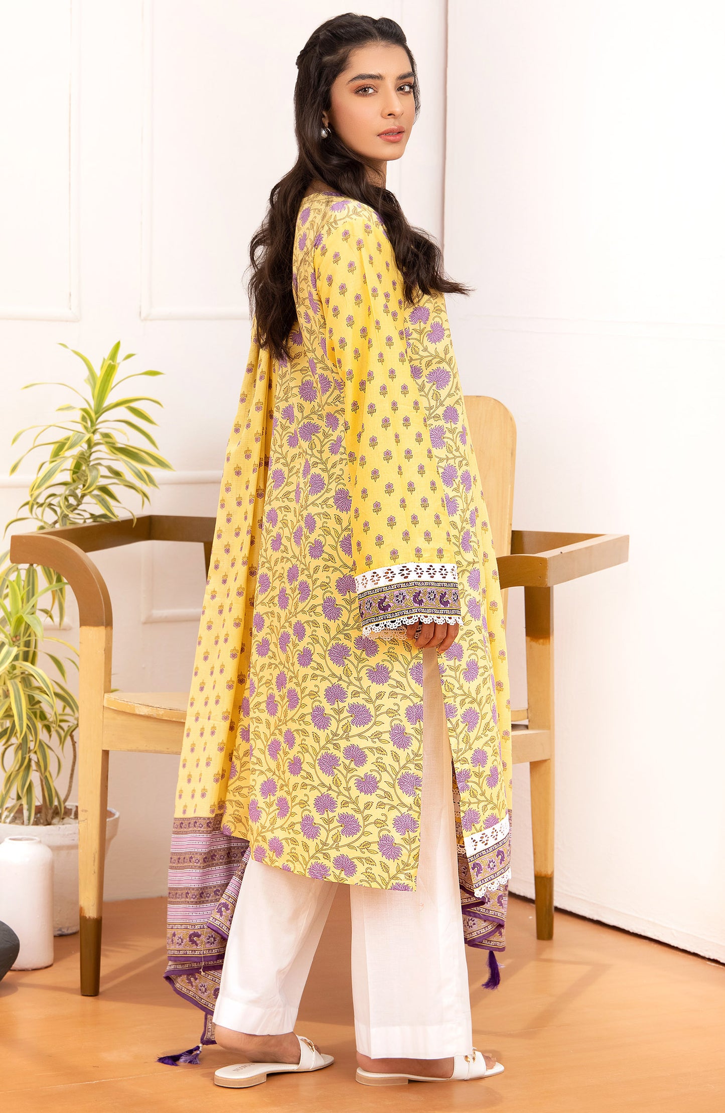 Unstitched 2 Piece Printed Lawn Shirt And Net Lawn Dupatta