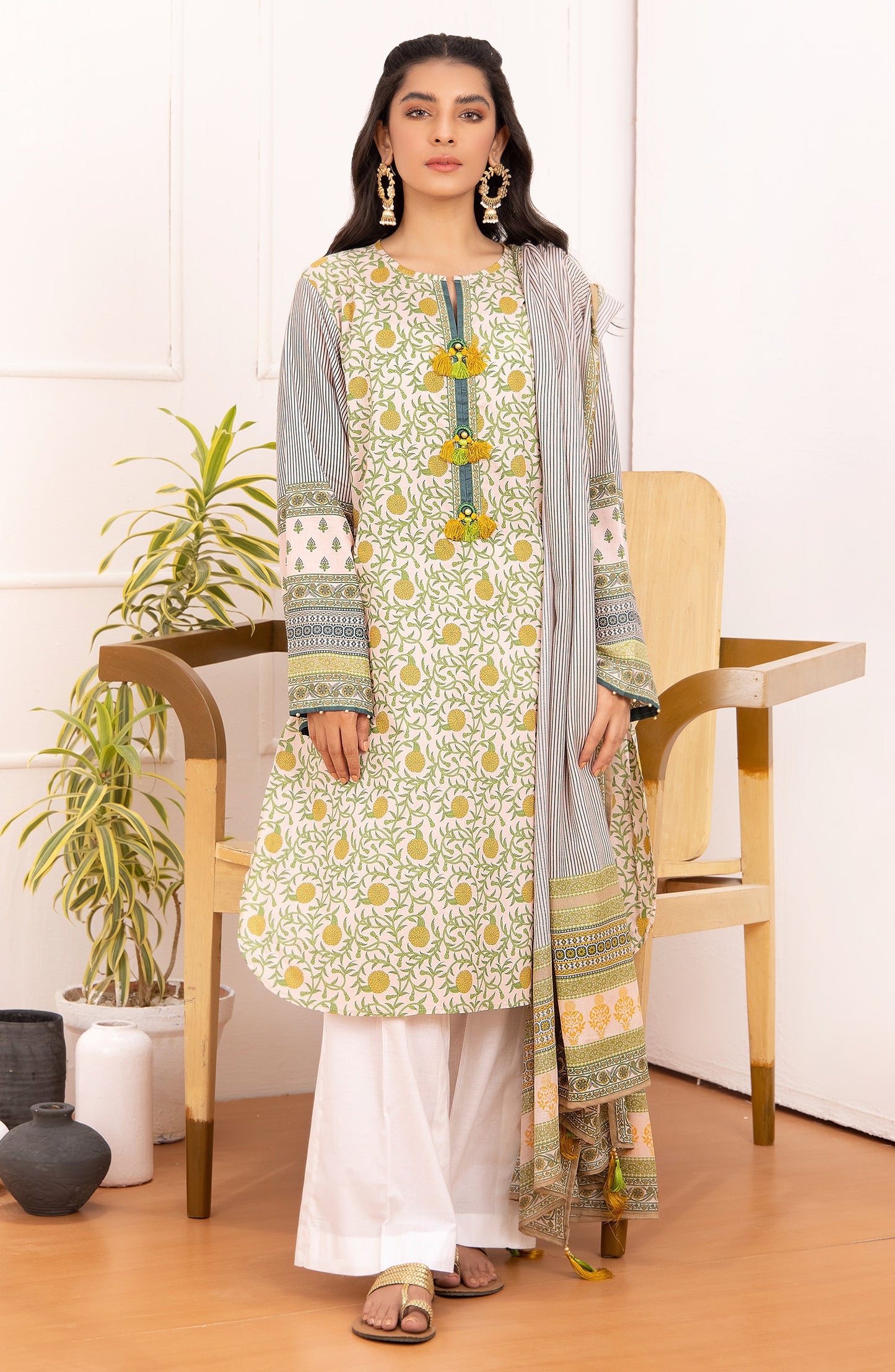 Unstitched 2 Piece Printed Lawn Shirt And Net Lawn Dupatta
