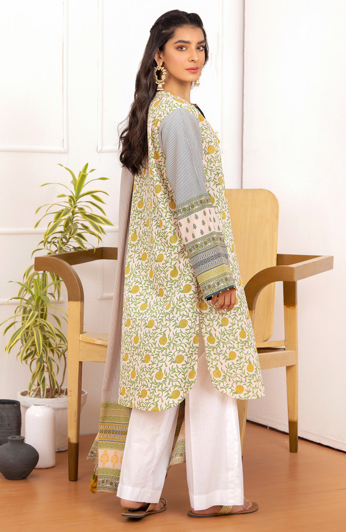 Unstitched 2 Piece Printed Lawn Shirt And Net Lawn Dupatta