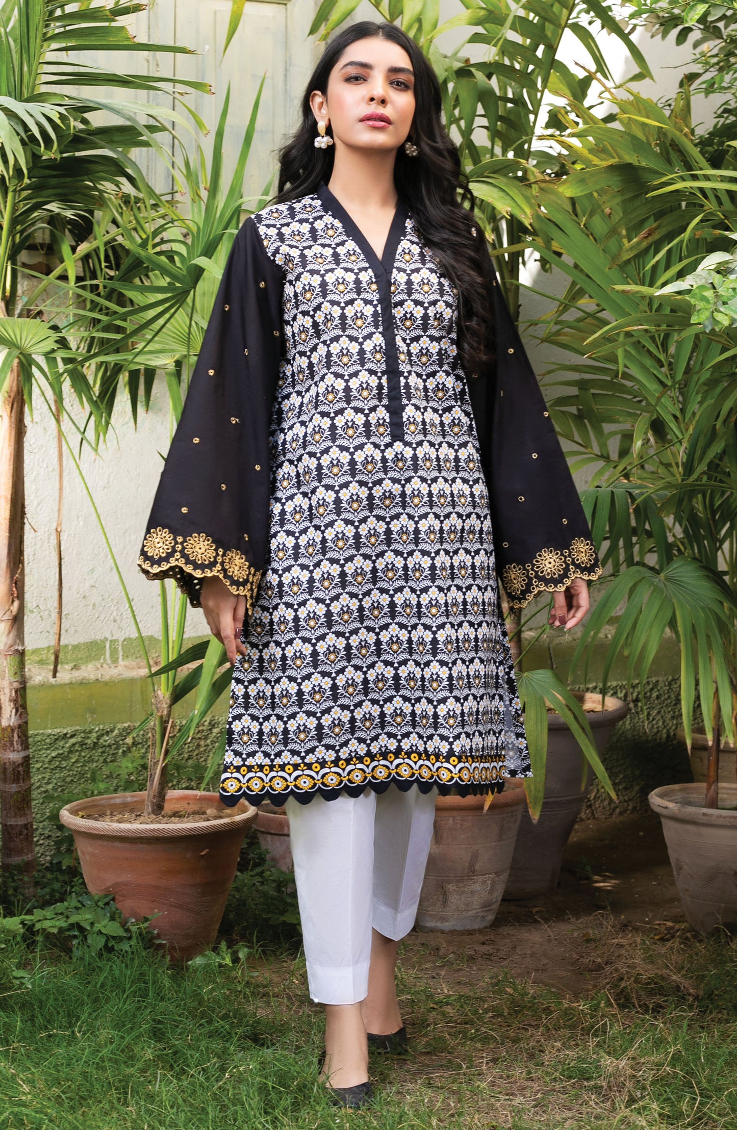 Unstitched 1 Piece Embroidered Lawn Shirt