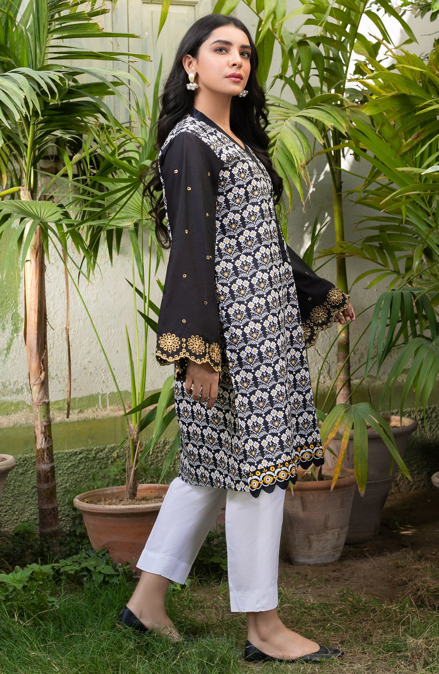 Unstitched 1 Piece Embroidered Lawn Shirt