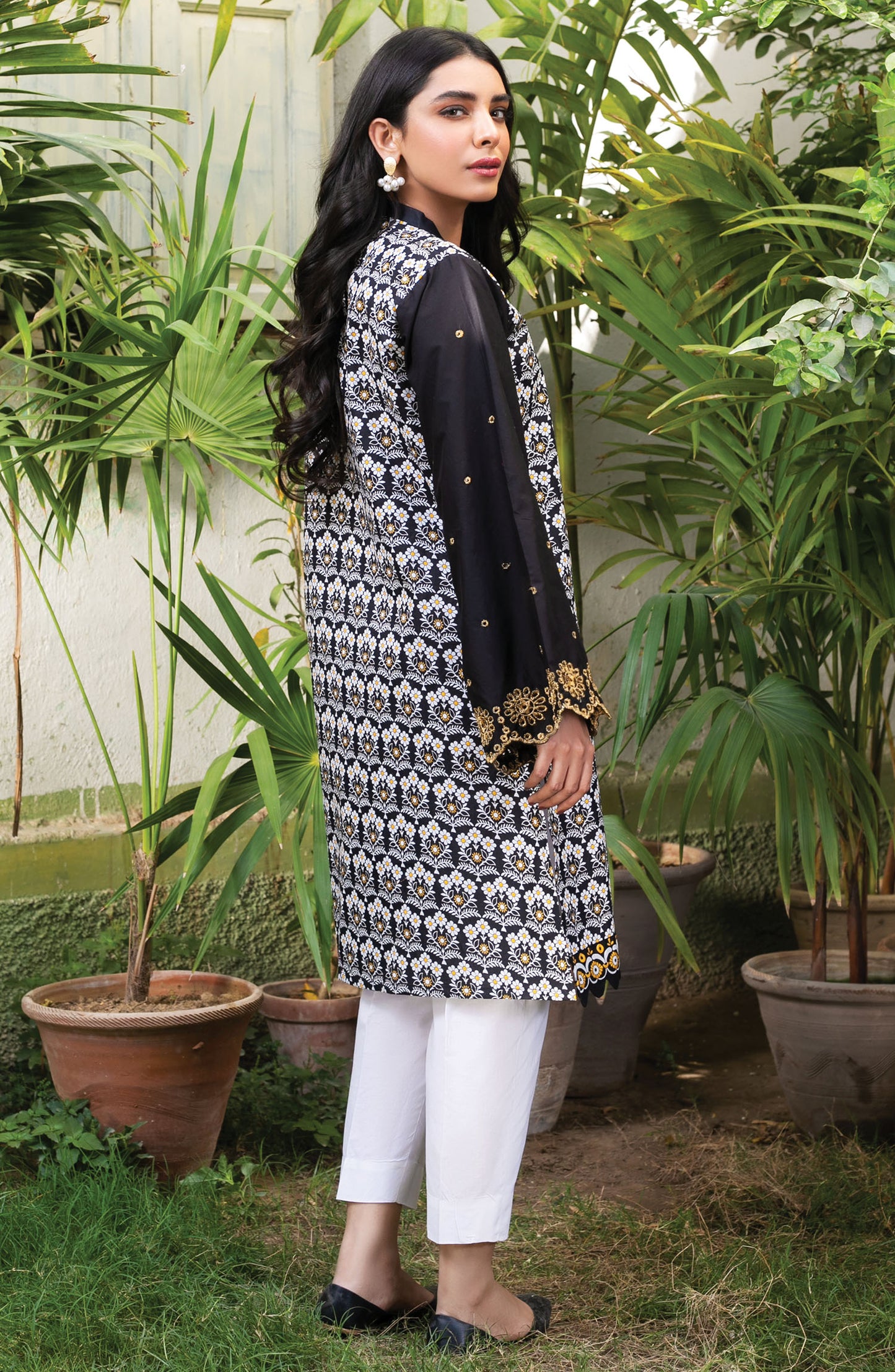 Unstitched 1 Piece Embroidered Lawn Shirt