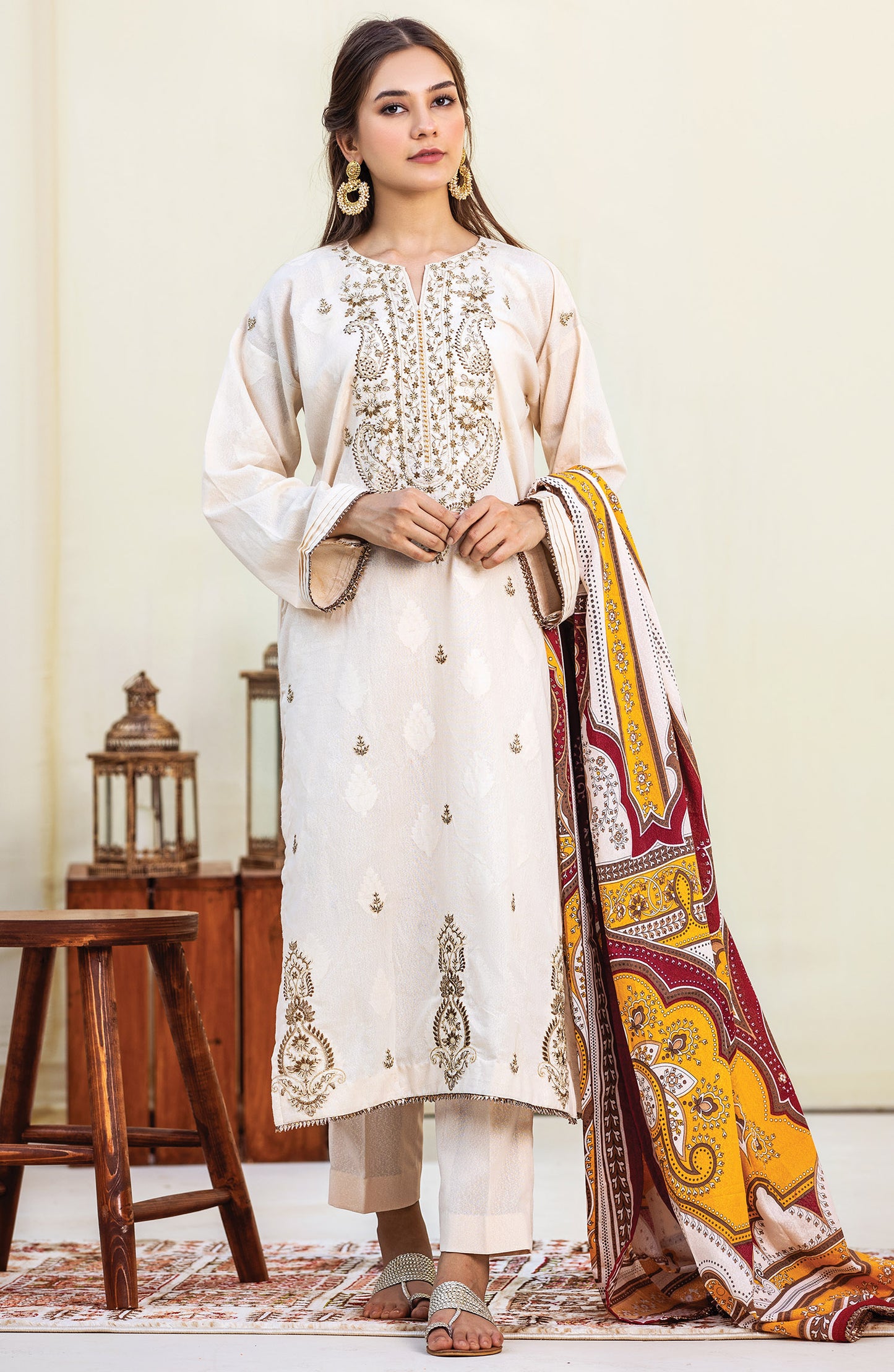 Unstitched 3 Piece Embroidered Karandi Suit