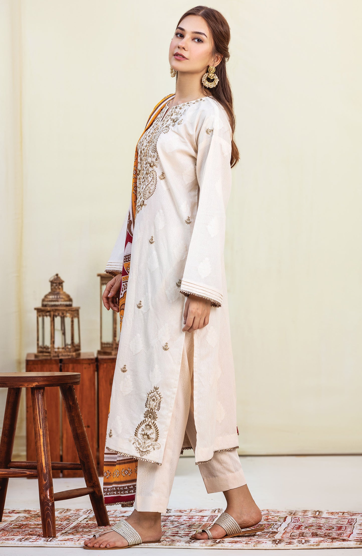Unstitched 3 Piece Embroidered Karandi Suit