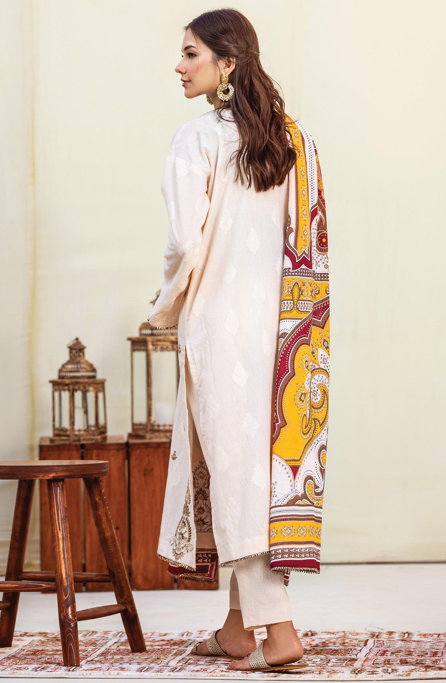 Unstitched 3 Piece Embroidered Karandi Suit