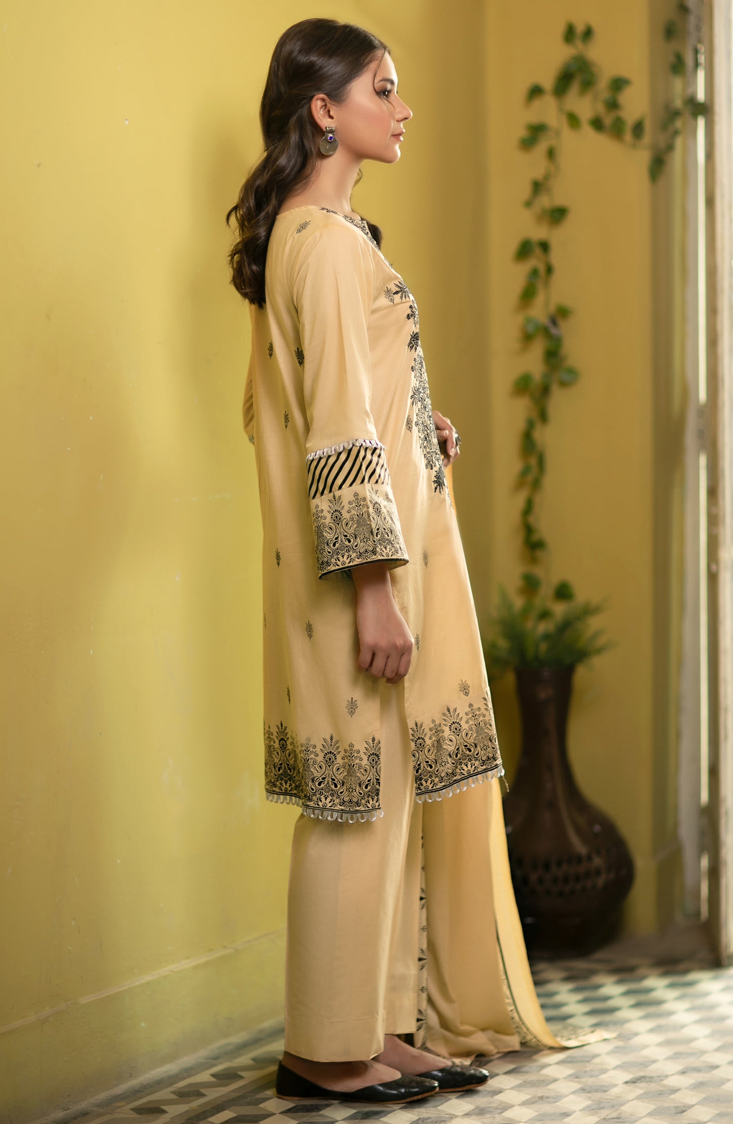 Unstitched 3 Piece Festive Embroidered Suit (NRDS-208/U OFF WHITE)