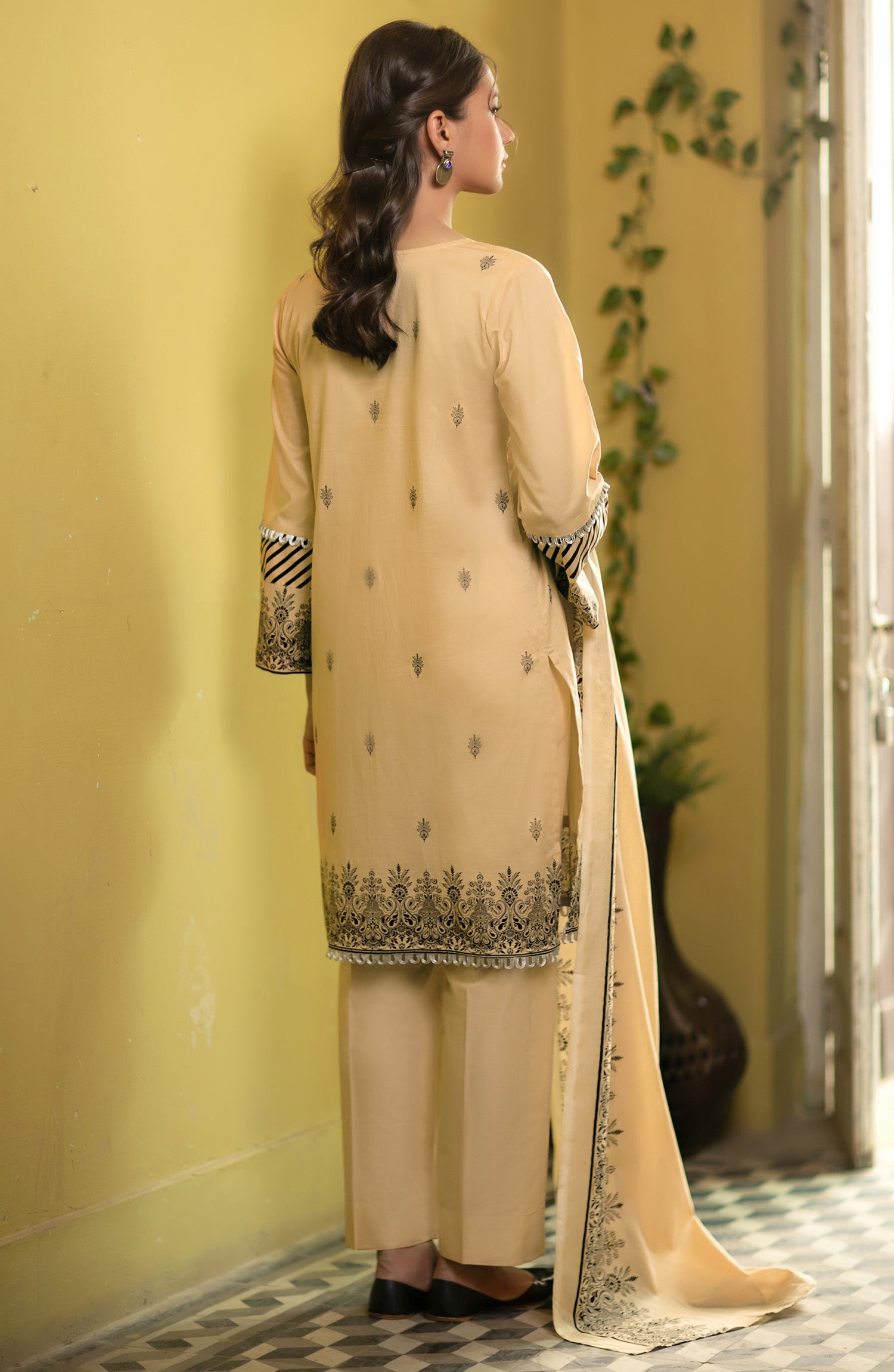 Unstitched 3 Piece Festive Embroidered Suit (NRDS-208/U OFF WHITE)